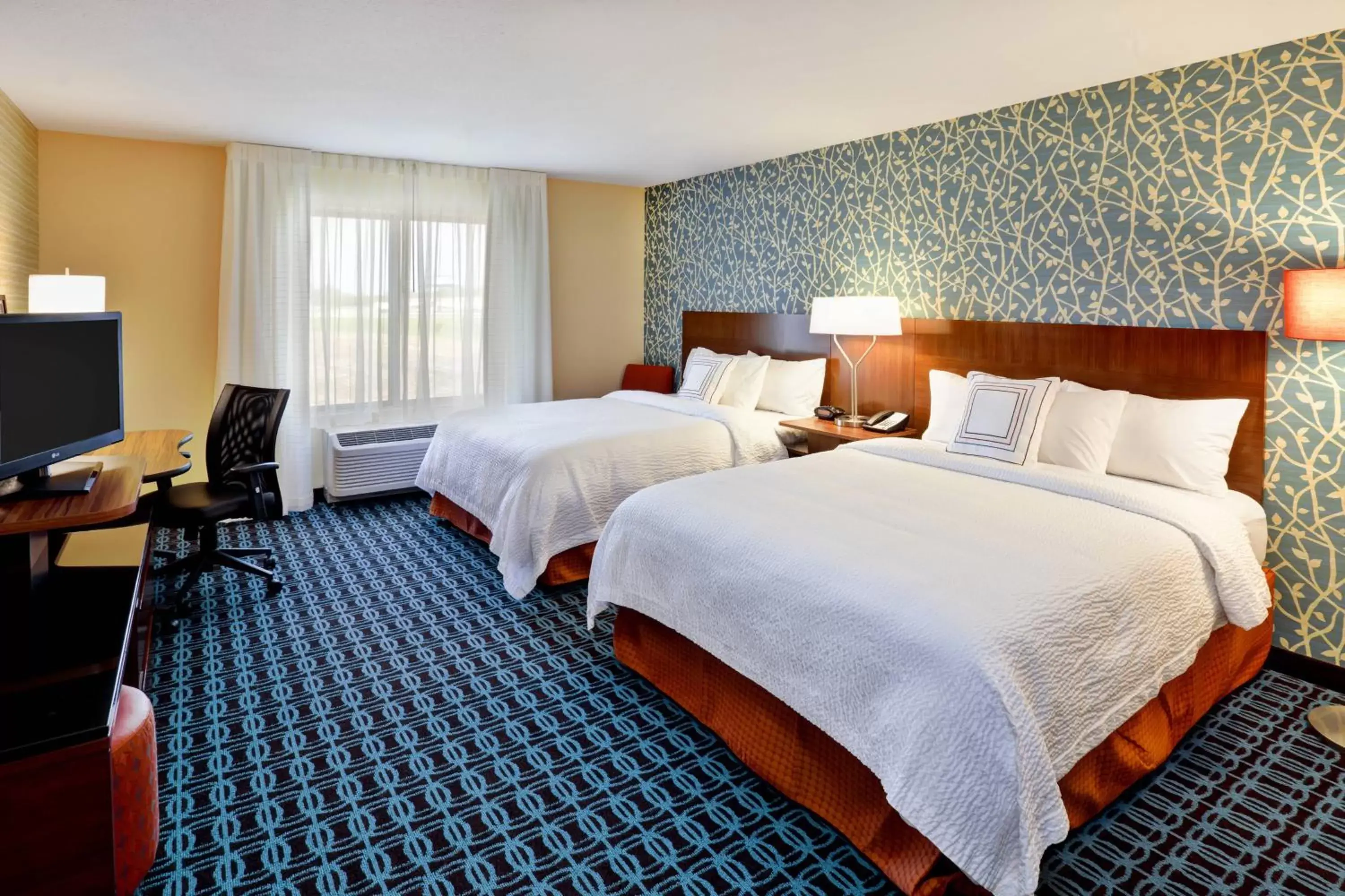 Photo of the whole room, Bed in Fairfield Inn & Suites by Marriott Jeffersonville I-71