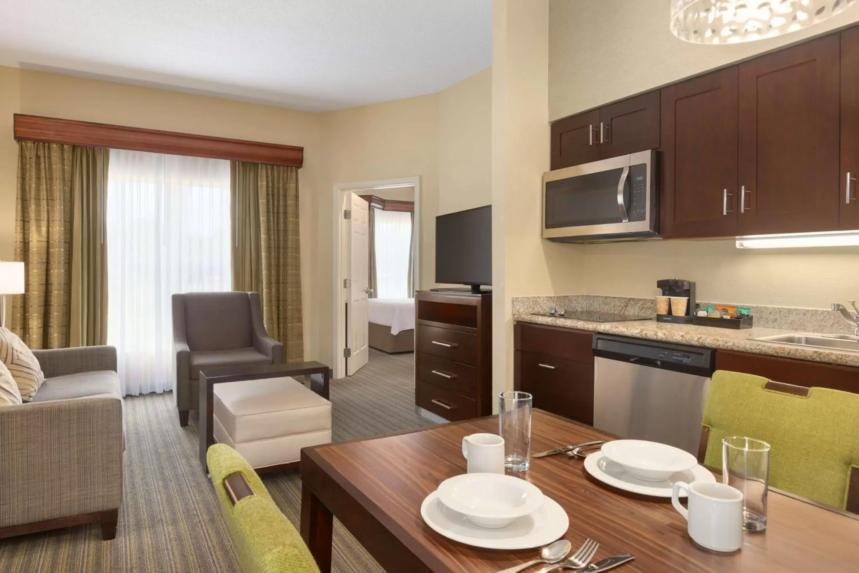 Kitchen or kitchenette, Dining Area in Homewood Suites by Hilton St. Petersburg Clearwater
