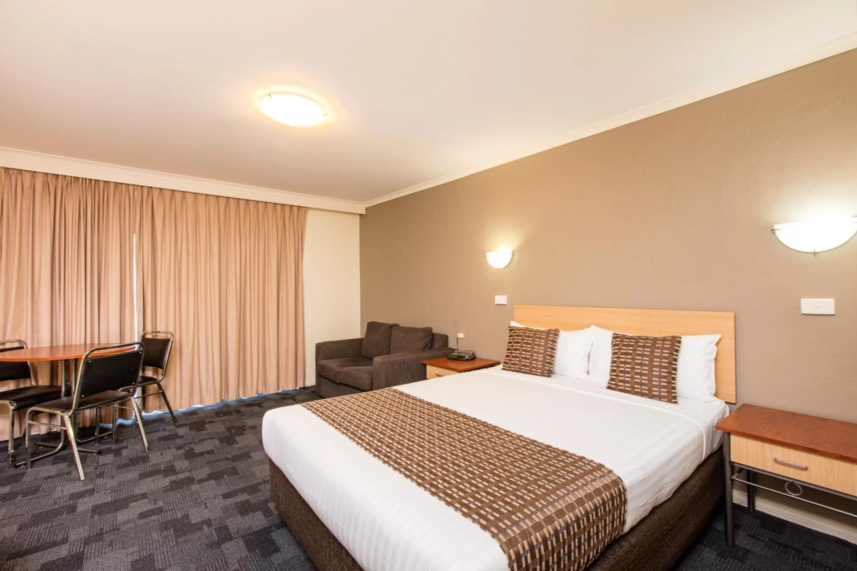 Bed in Mildura Inlander Resort