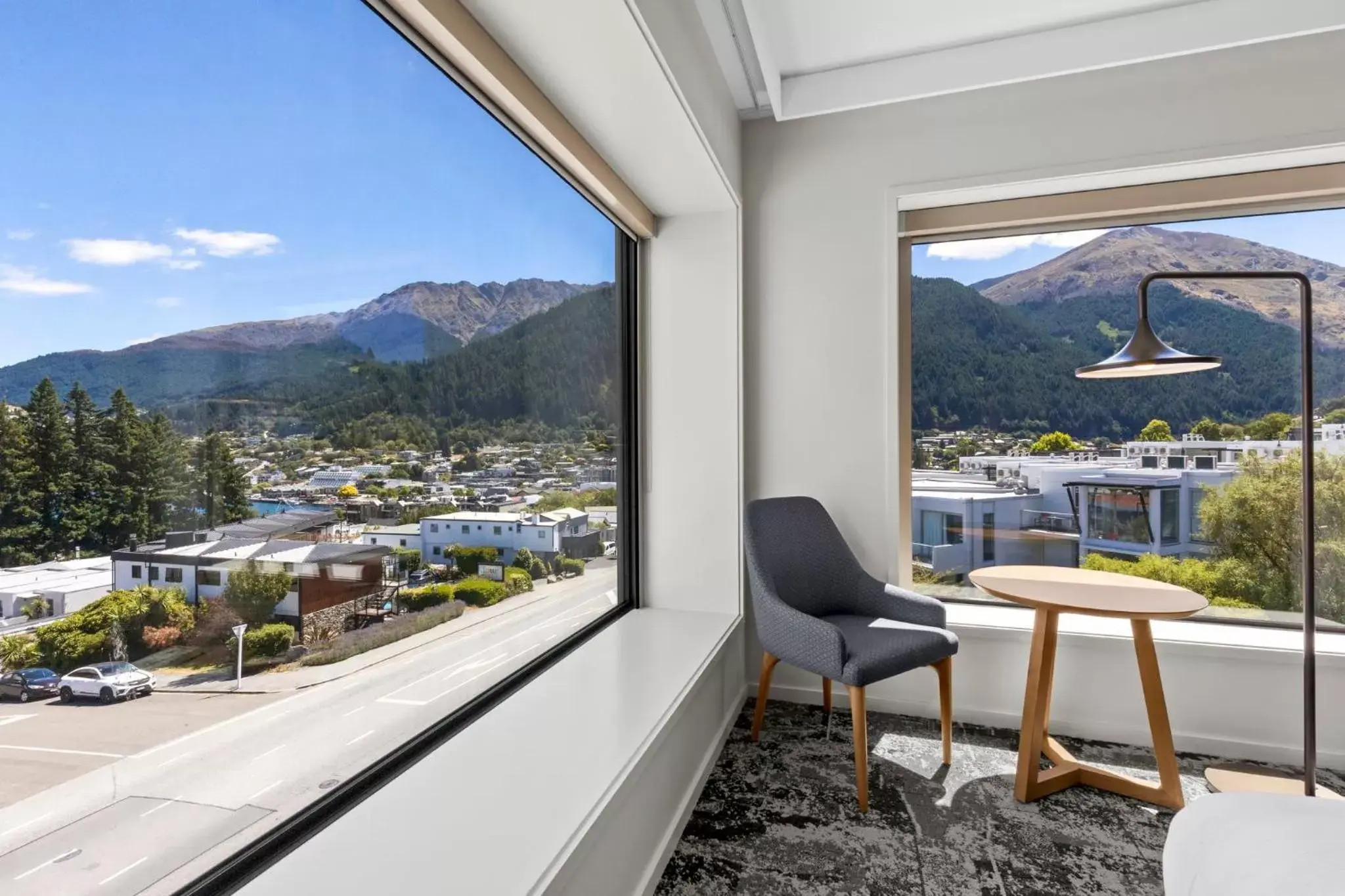 Photo of the whole room, Mountain View in Holiday Inn Express & Suites Queenstown, an IHG Hotel