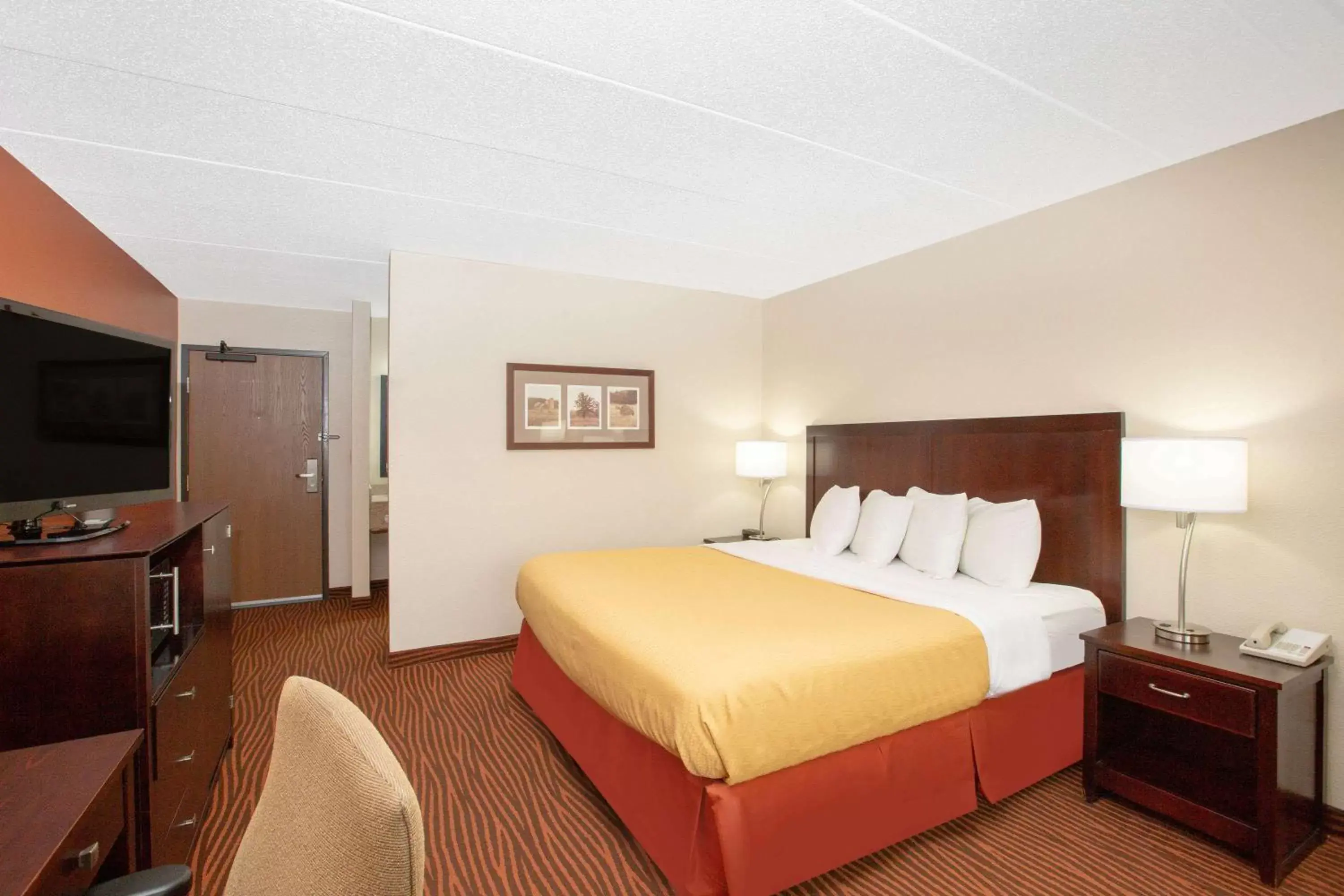 Photo of the whole room, Bed in AmericInn by Wyndham Muscatine