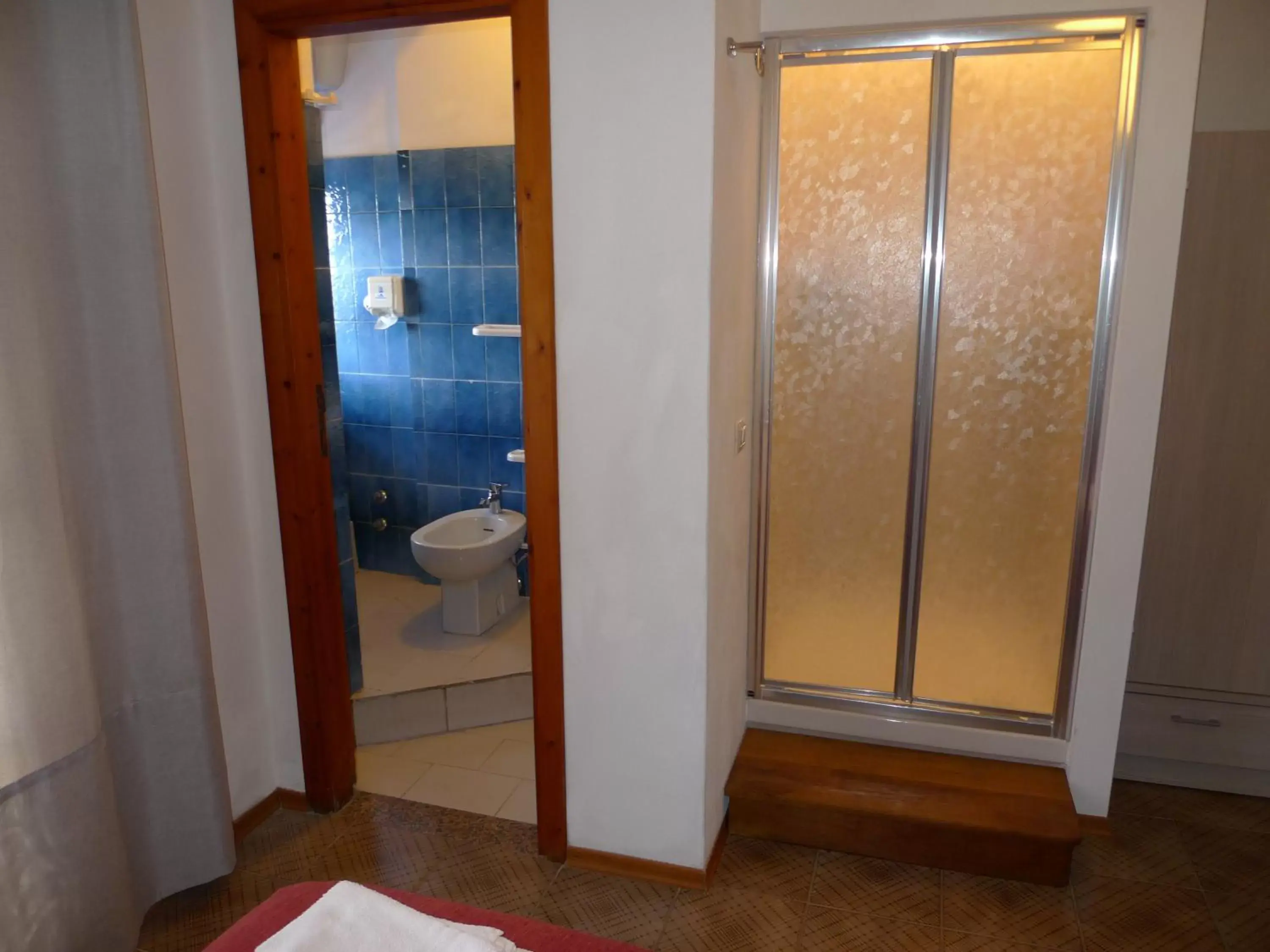 Photo of the whole room, Bathroom in Hotel Alexander