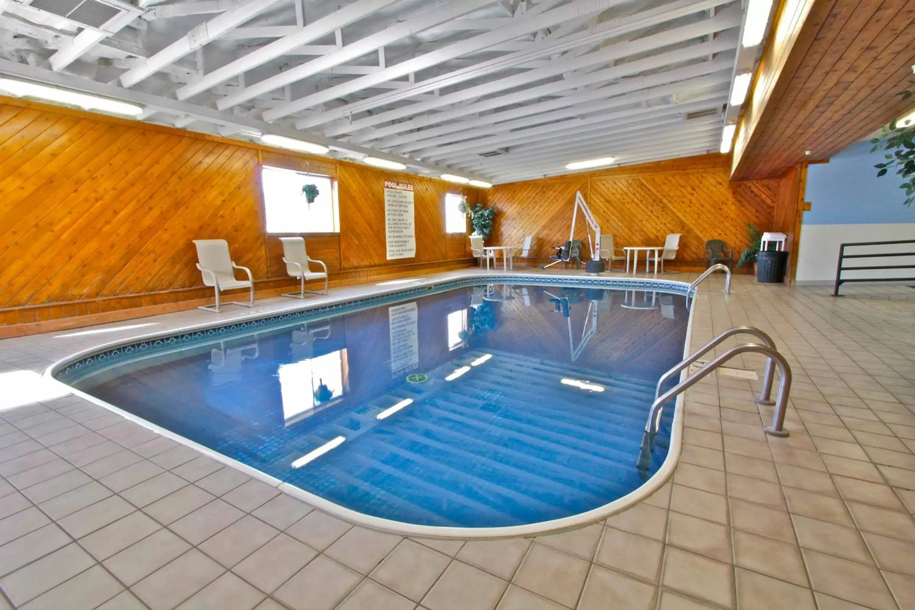 , Swimming Pool in Governors Inn a Travelodge by Wyndham