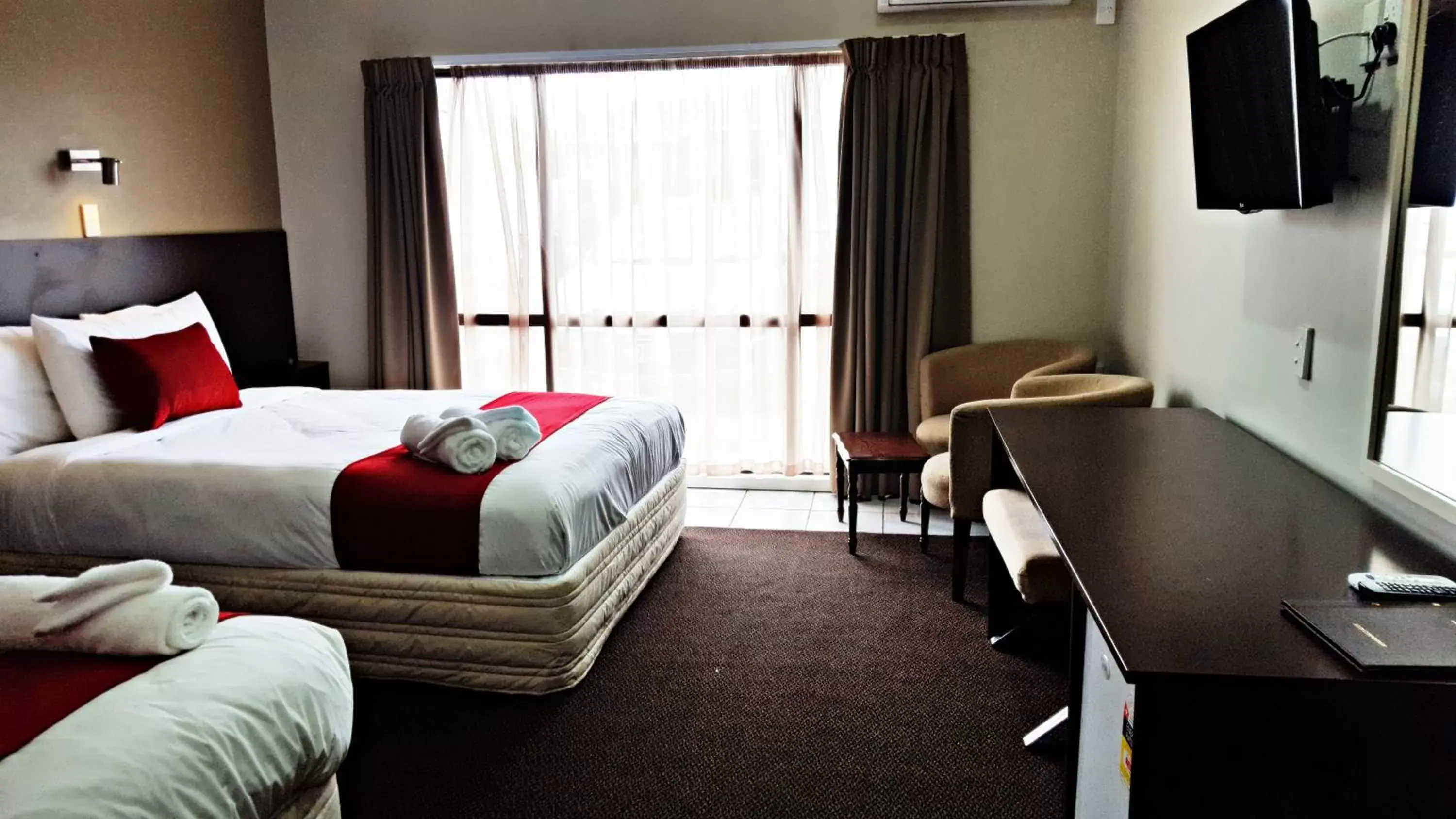 Photo of the whole room, Room Photo in Auckland Airport Kiwi Hotel