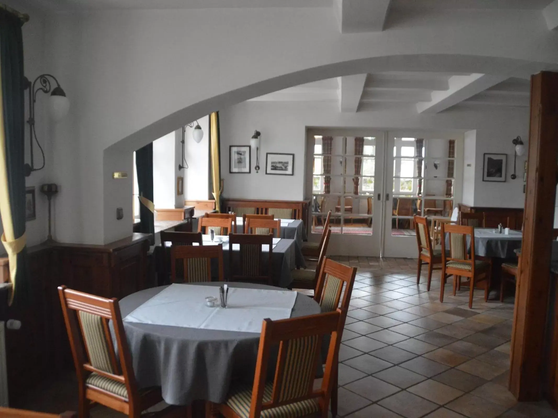 Dining area in Zum Weserdampfschiff Dining area in Zum Weserdampfschiff