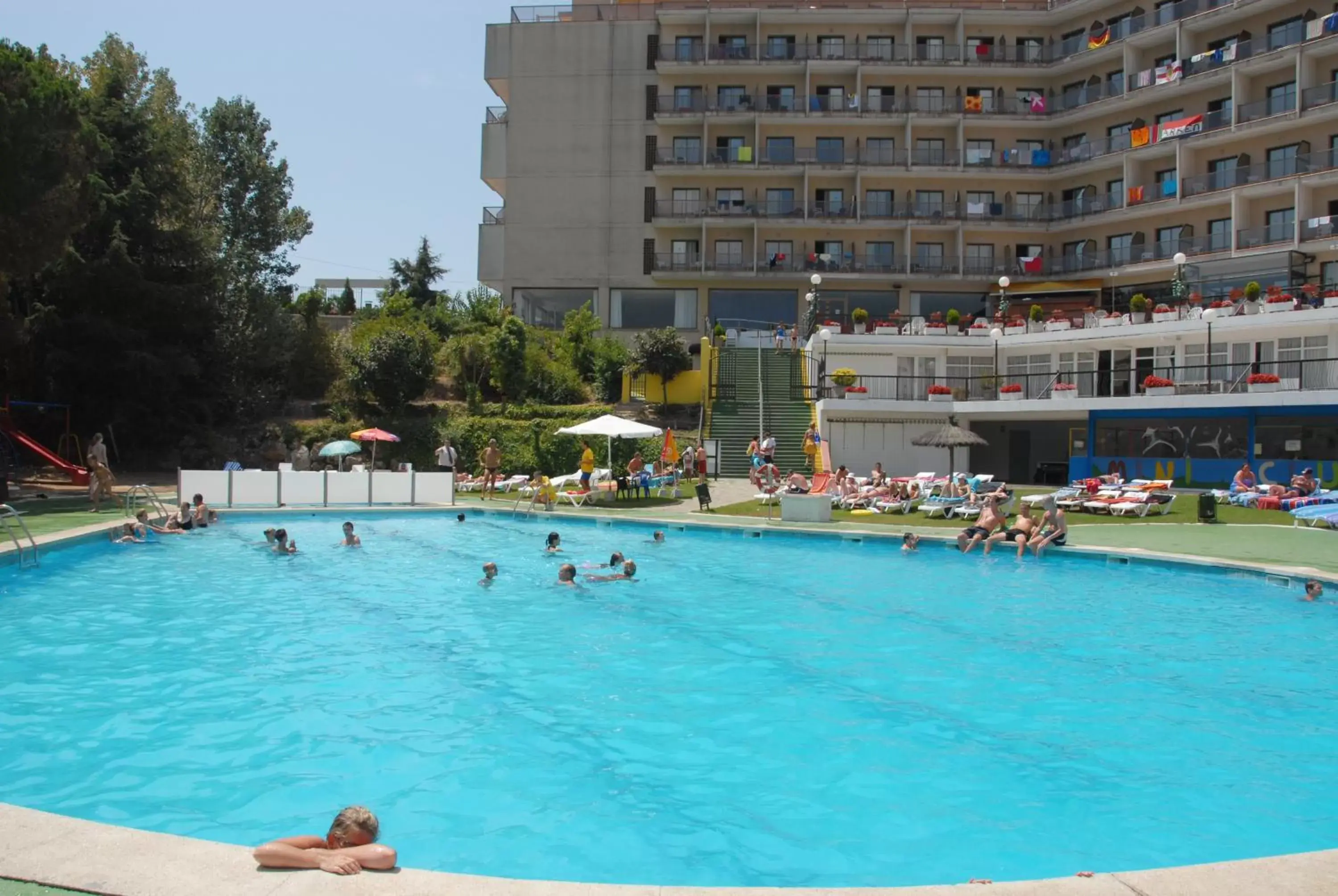 Facade/entrance, Swimming Pool in Hotel Samba