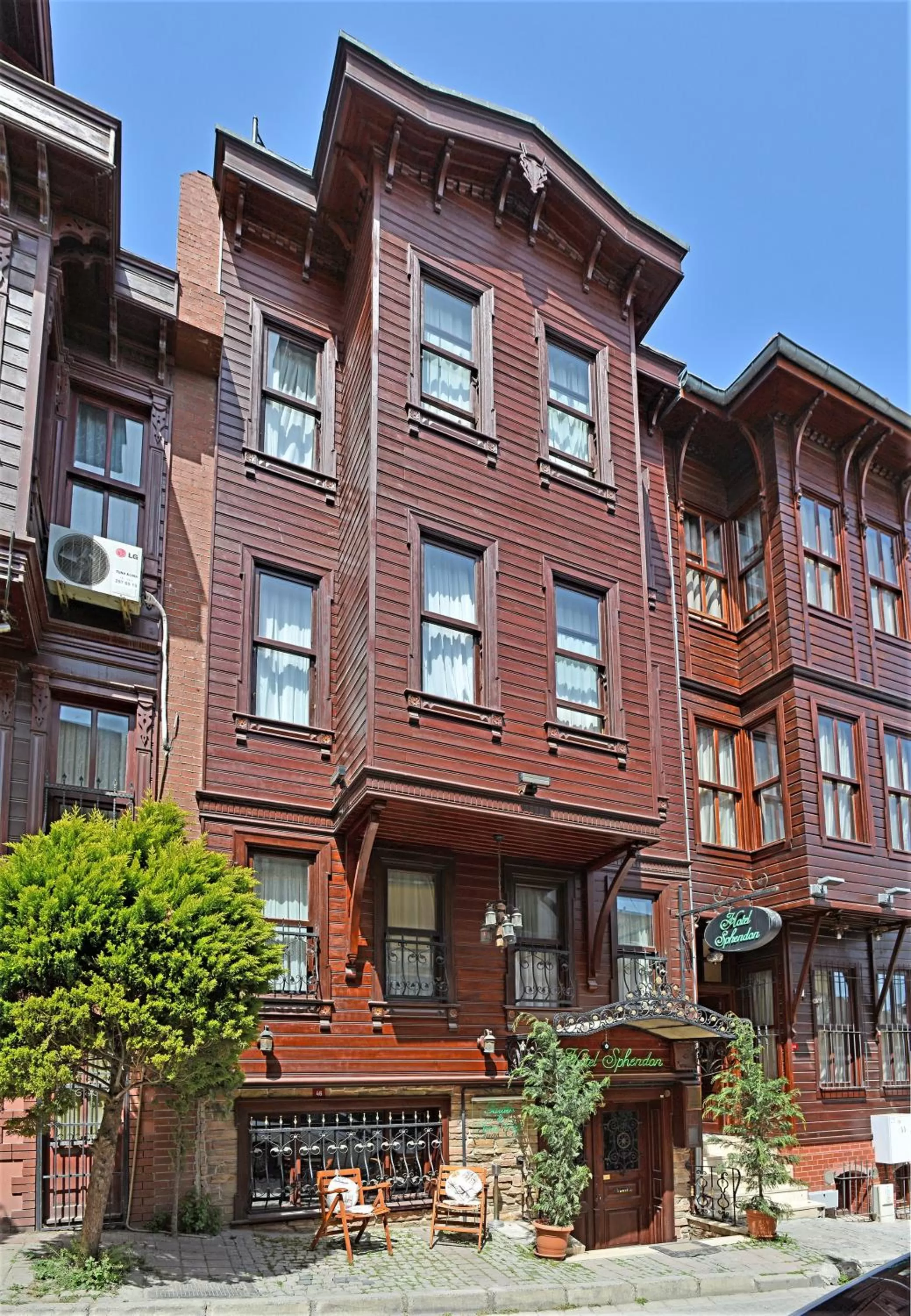 Property building in Sphendon Hotel