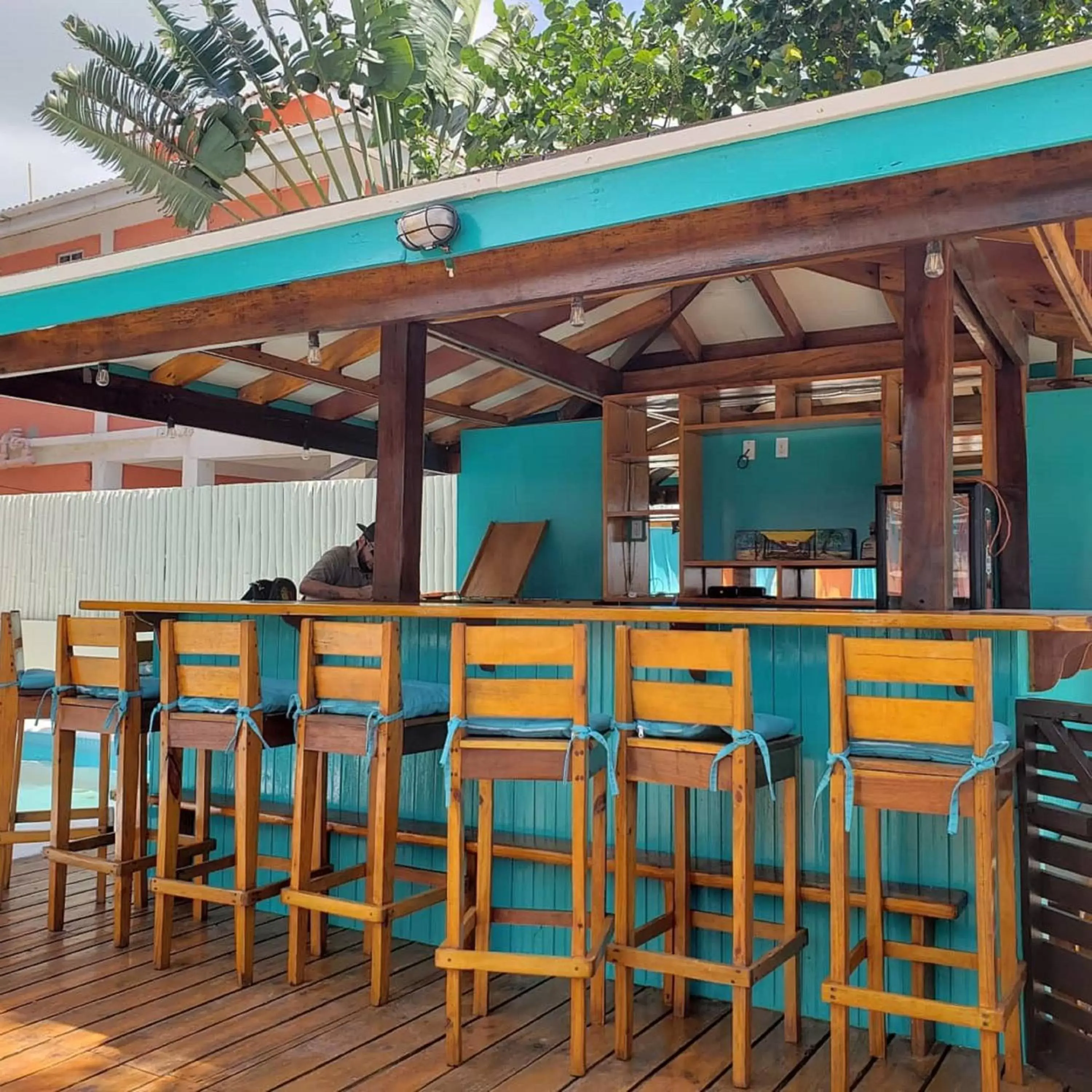 Lounge or bar in Ocean Tide Beach Resort