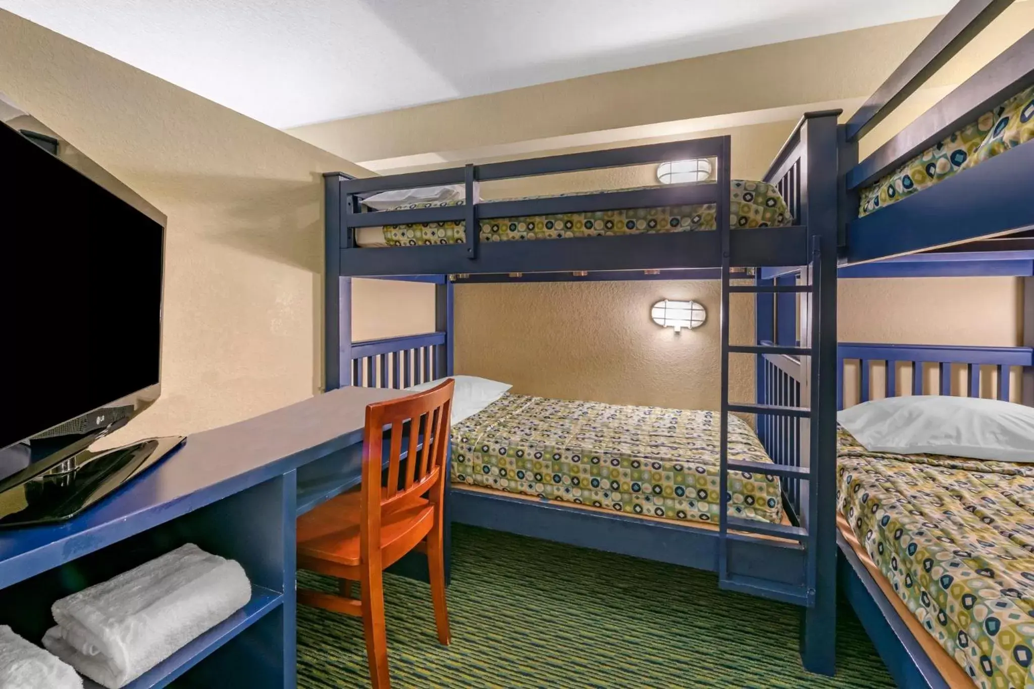 Photo of the whole room, Bunk Bed in Holiday Inn Resort Orlando - Lake Buena Vista, an IHG Hotel