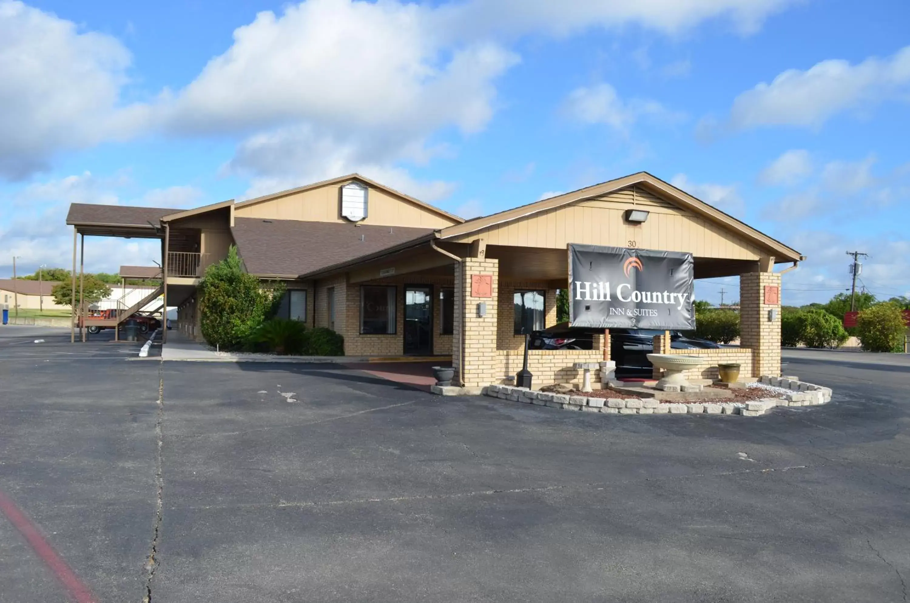 Property Building in Hill Country Inn and Suite