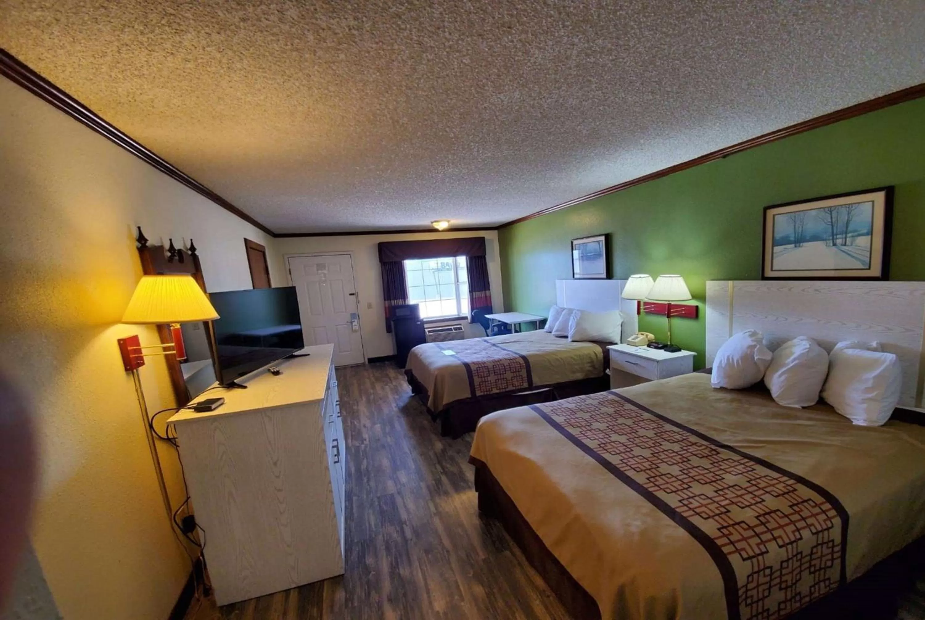 Photo of the whole room, Bed in Days Inn by Wyndham Monett