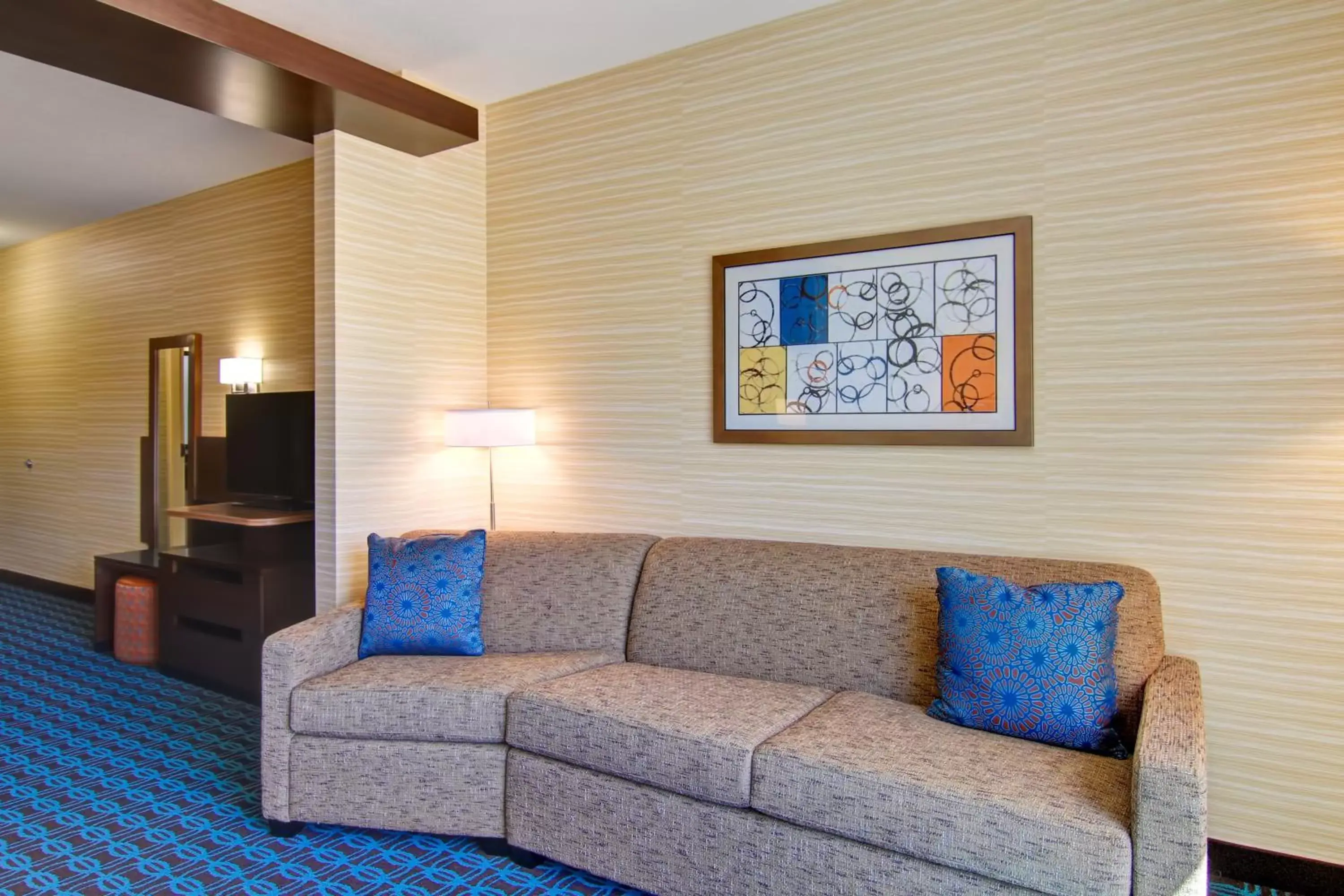 Bedroom, Seating Area in Fairfield Inn & Suites by Marriott Kamloops