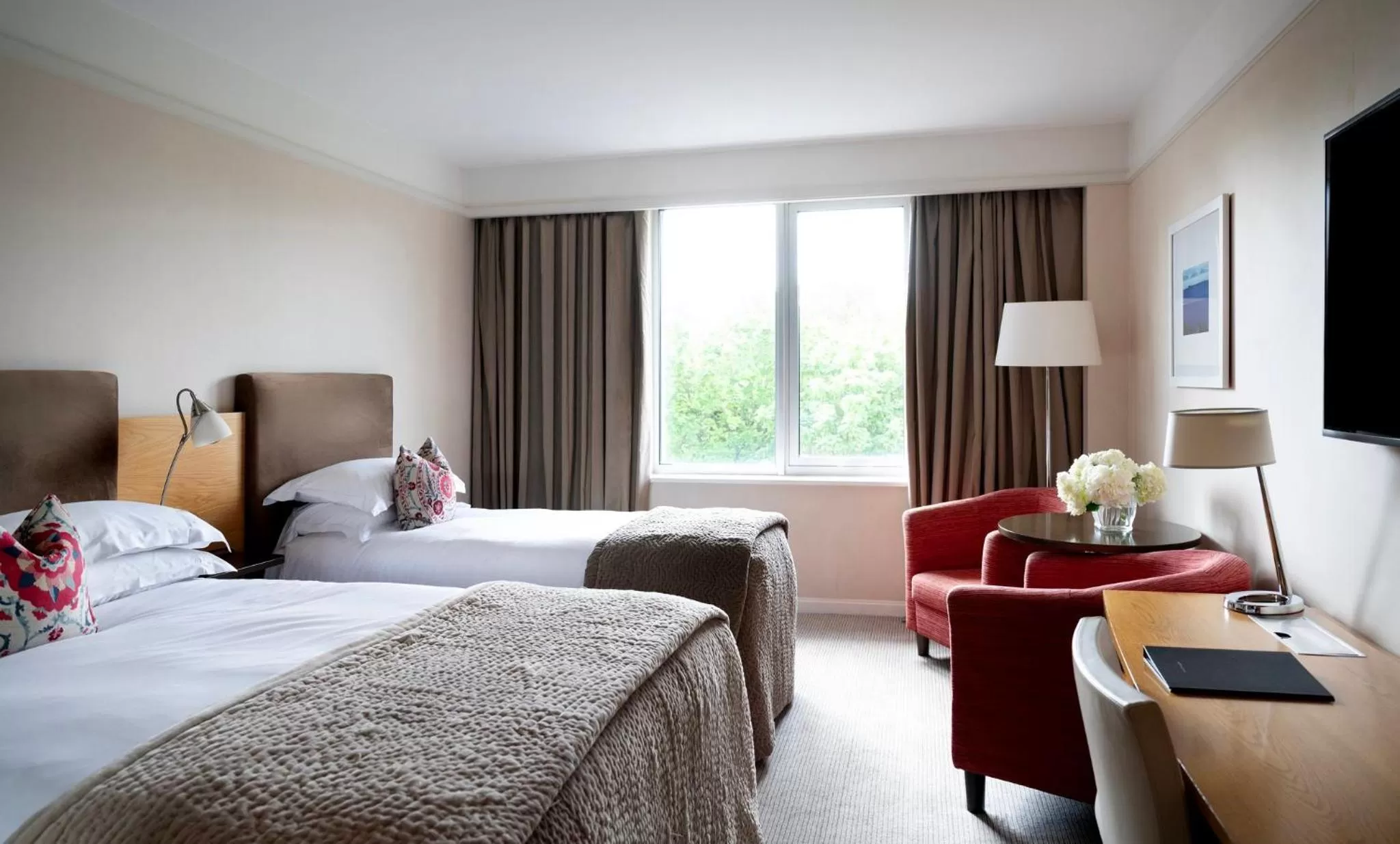 Photo of the whole room, Bed in The River Lee Hotel a member of The Doyle Collection