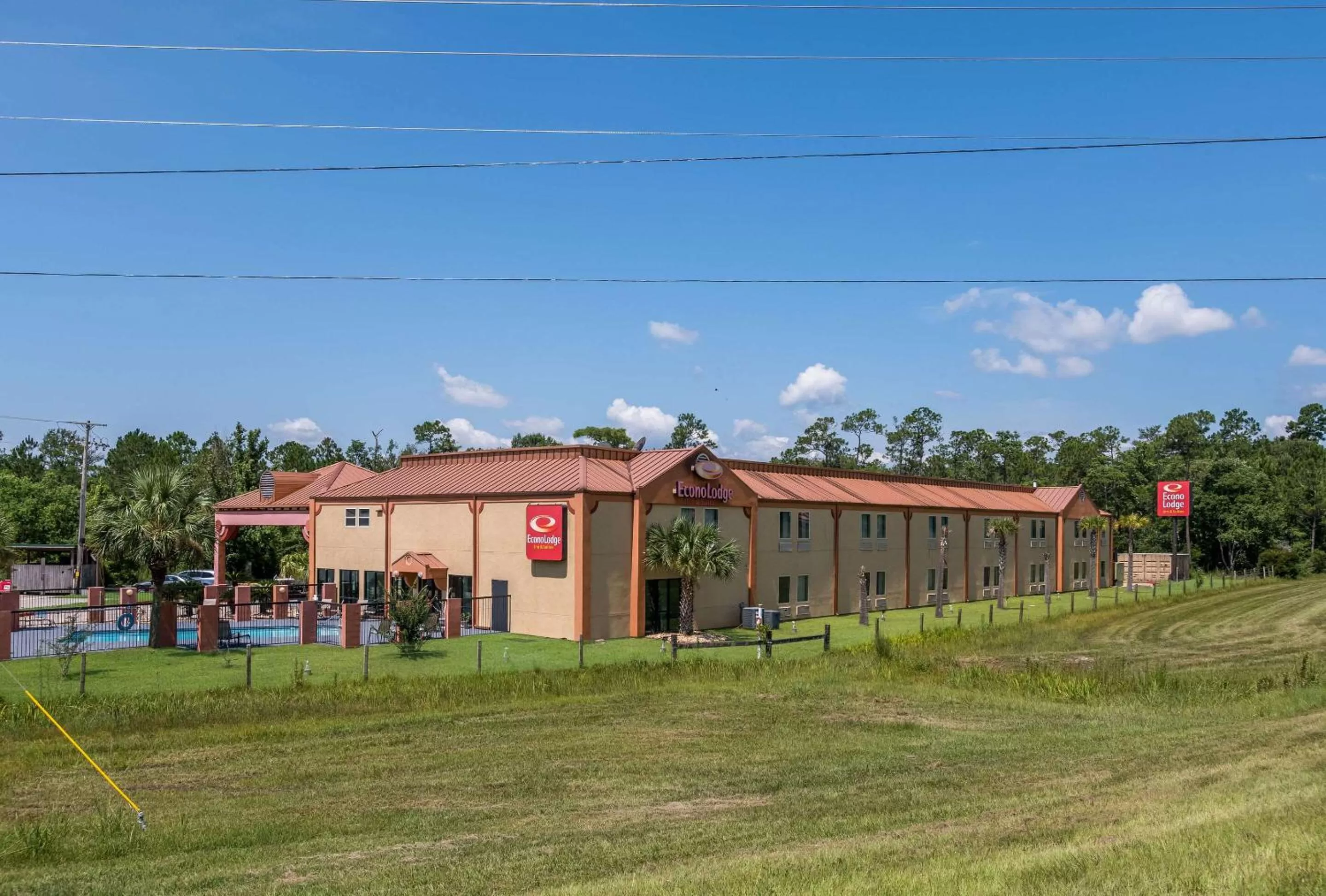 Property building in Econo Lodge Inn & Suites Diamondhead