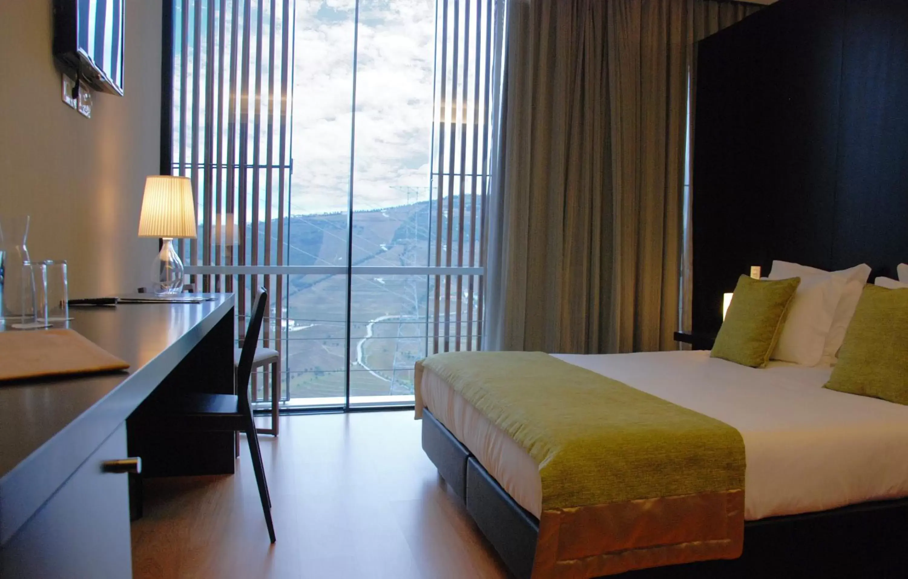Bedroom, Room Photo in Quinta De Casaldronho Wine Hotel