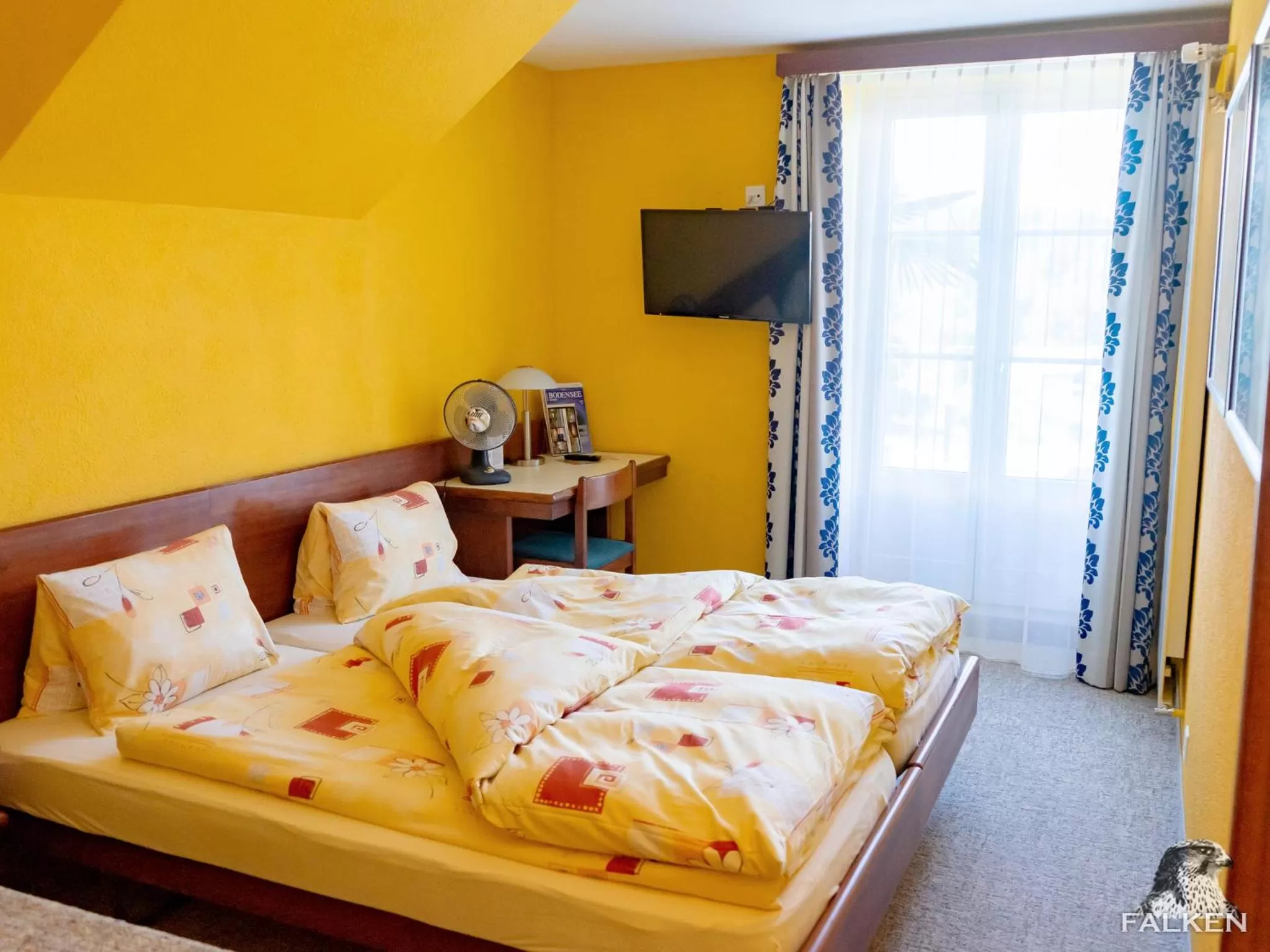 Photo of the whole room, Bed in Gasthof zum Falken