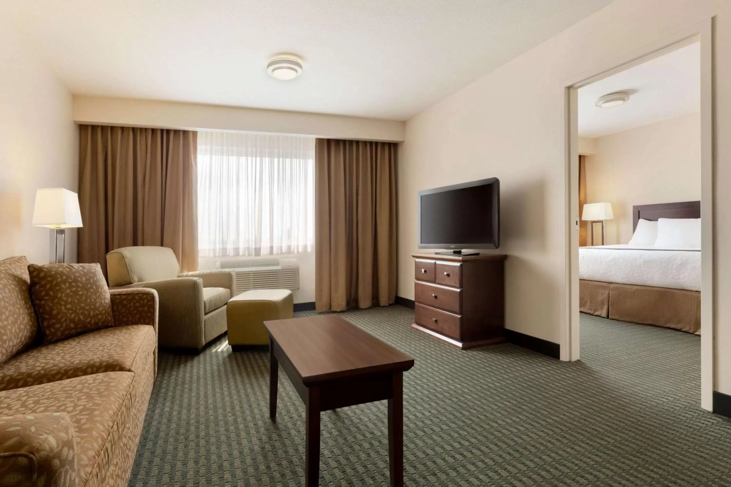 Photo of the whole room, Seating Area in Travelodge Hotel by Wyndham Weyburn
