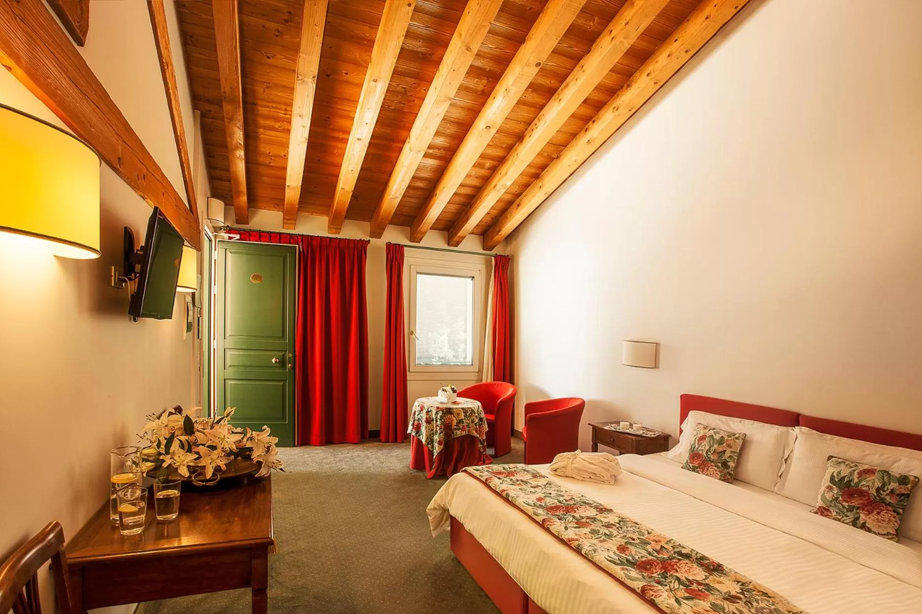 Photo of the whole room, Bed in Albergo Al Moretto