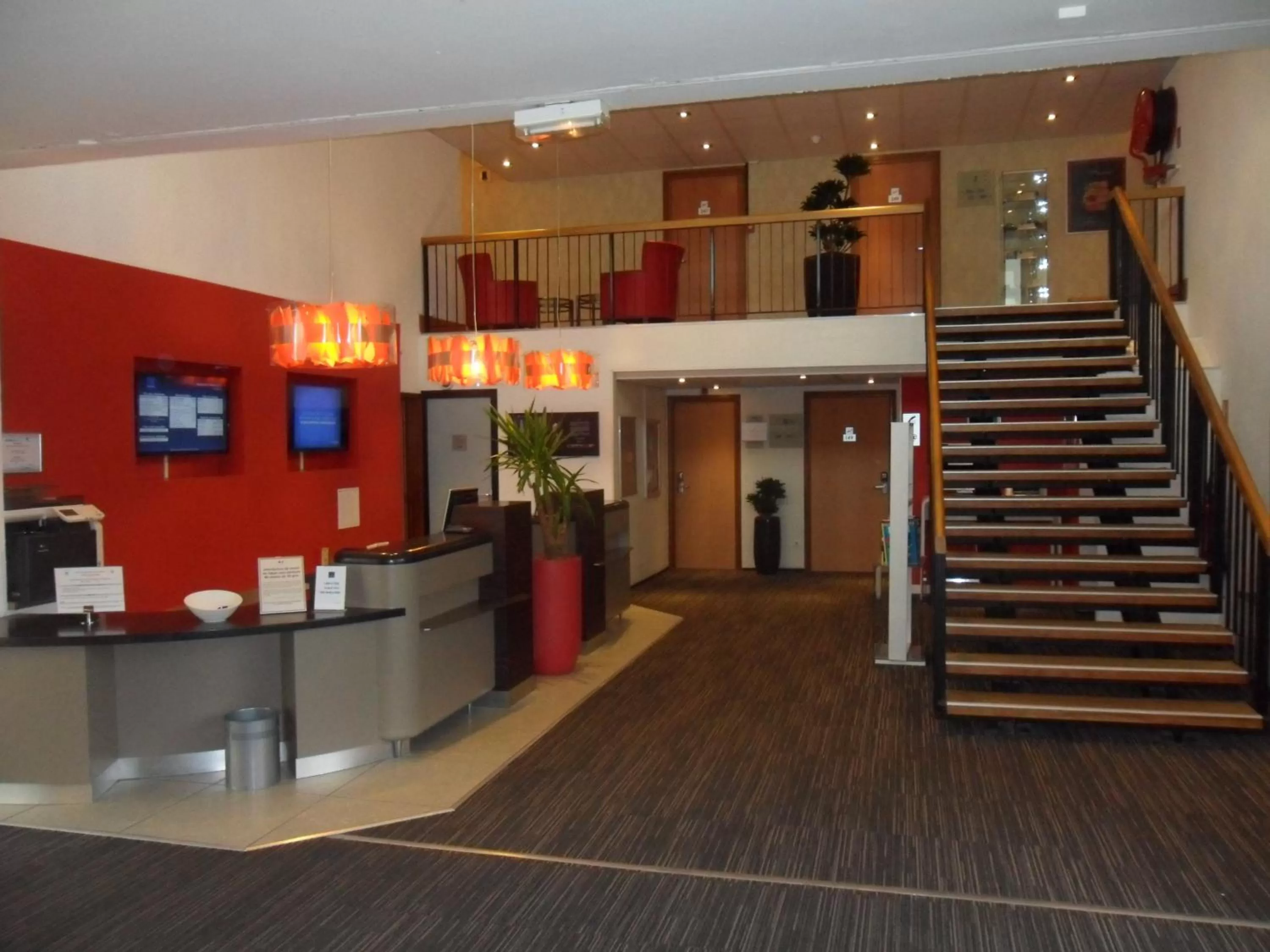Lobby or reception in Novotel Amiens Pôle Jules Verne