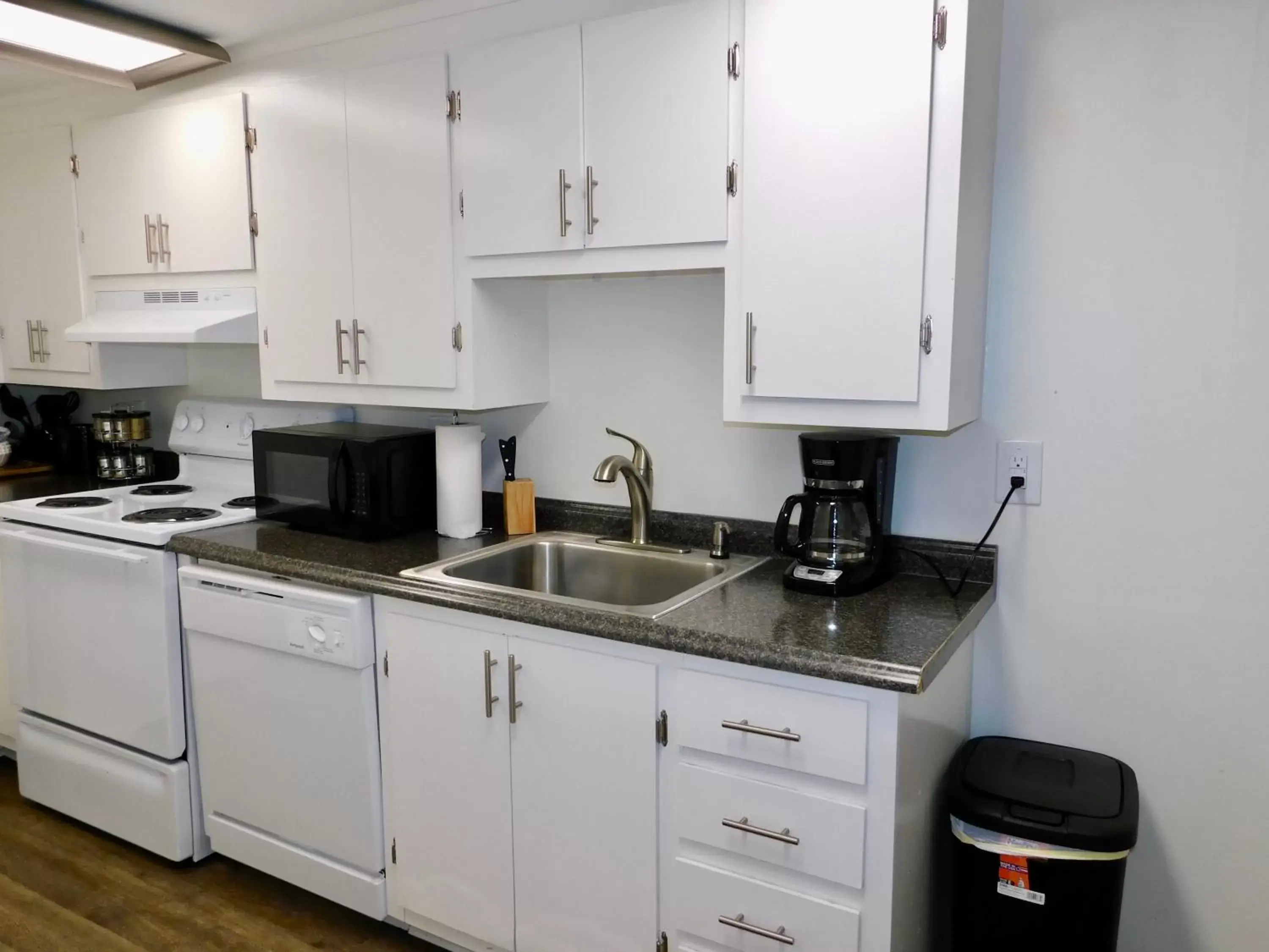 Kitchen/Kitchenette in The Lofts at 107