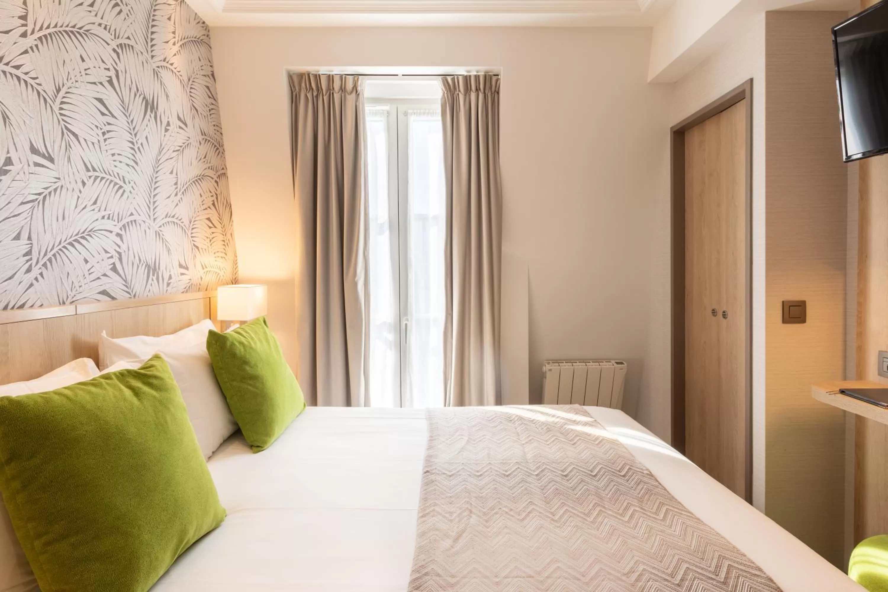 Bed in Prince Albert Lyon Bercy