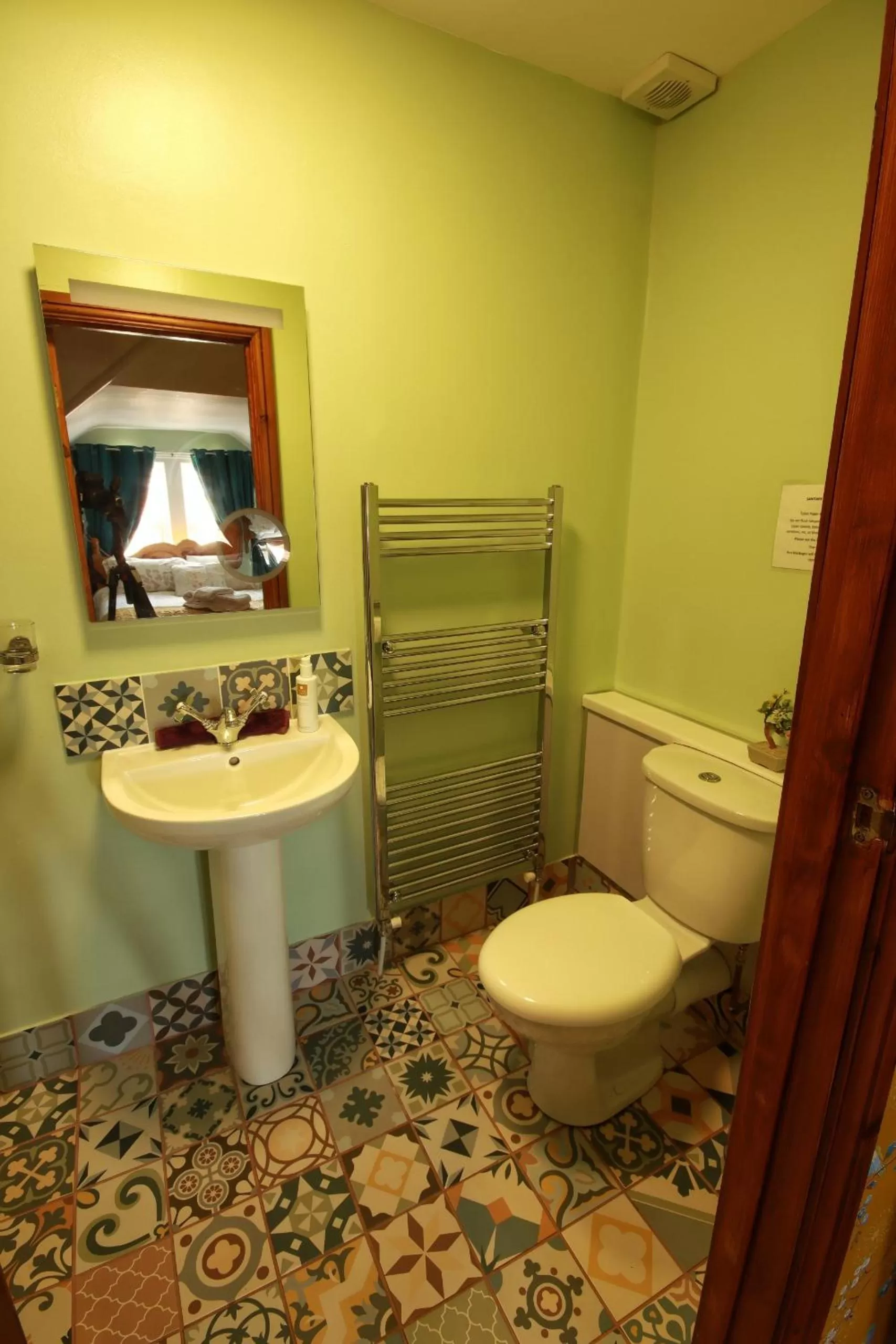 Bathroom in Beaches Guesthouse