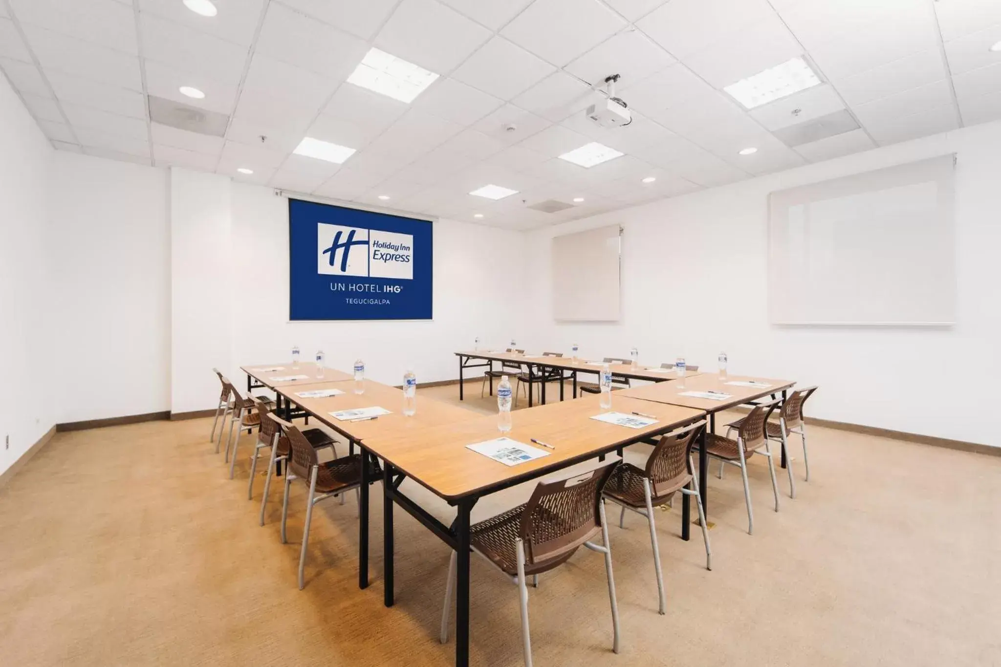 Meeting/conference room in Holiday Inn Express Tegucigalpa, an IHG Hotel