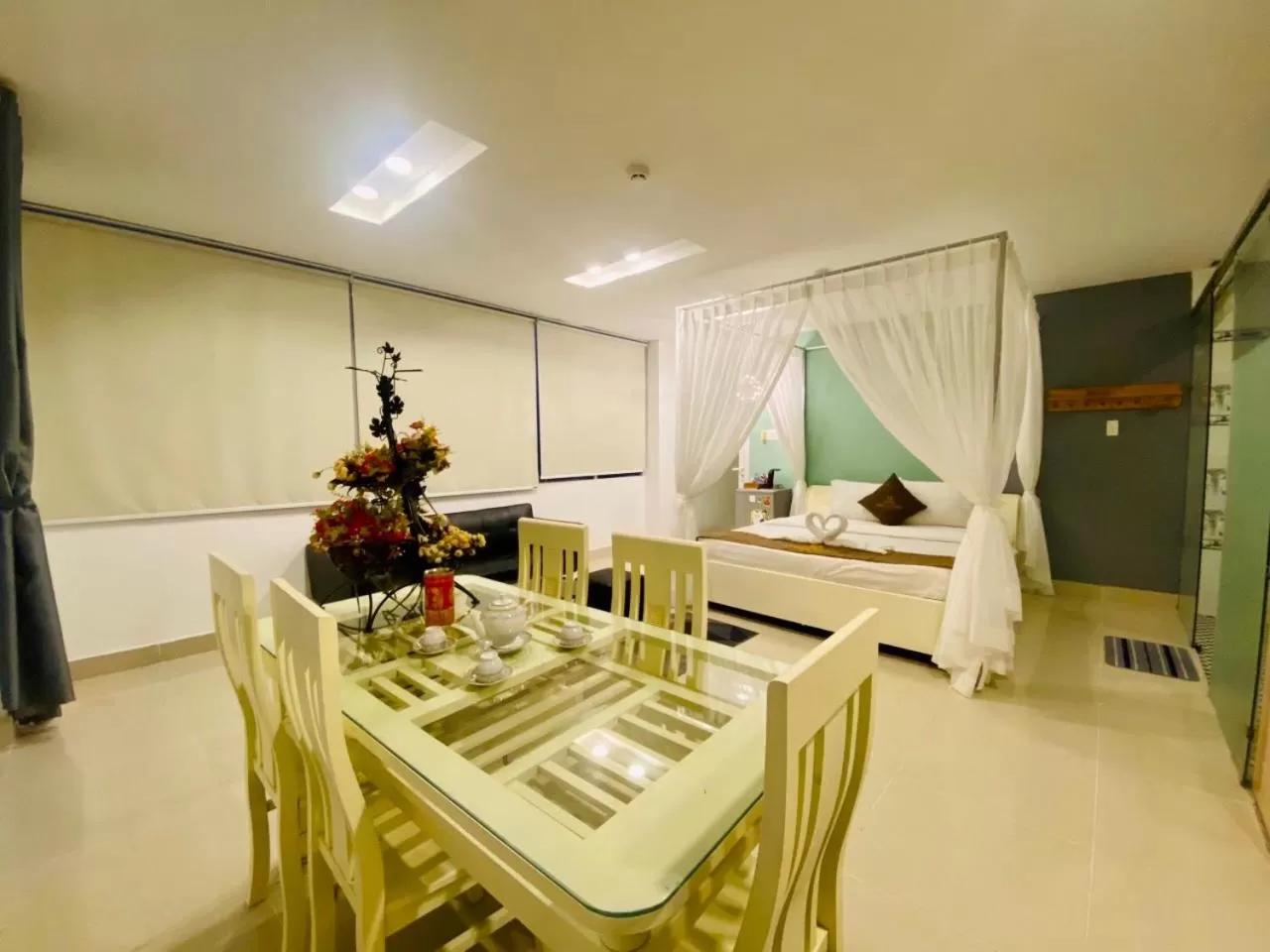 Photo of the whole room in SaiGon Rose Hotel