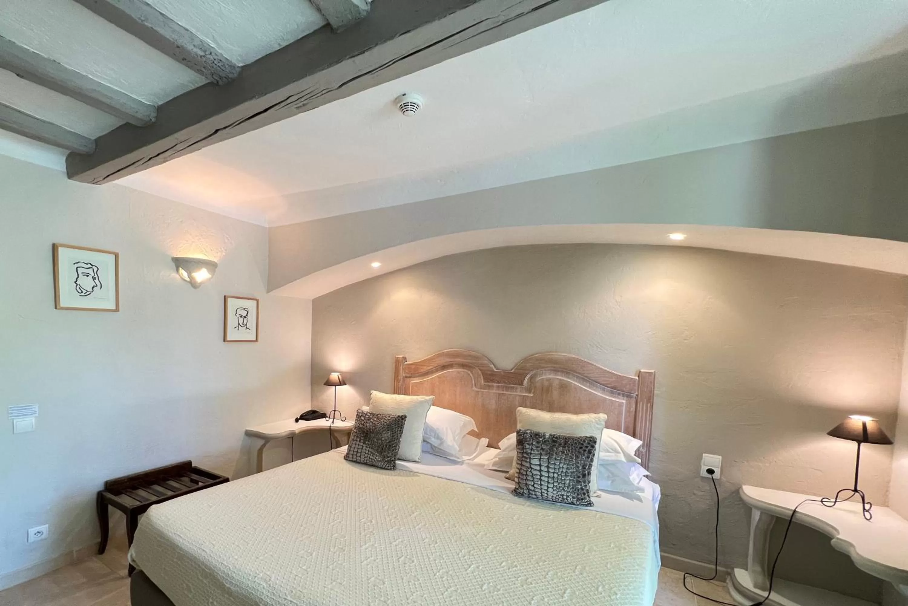 Bedroom, Bed in Hotel Les Messugues