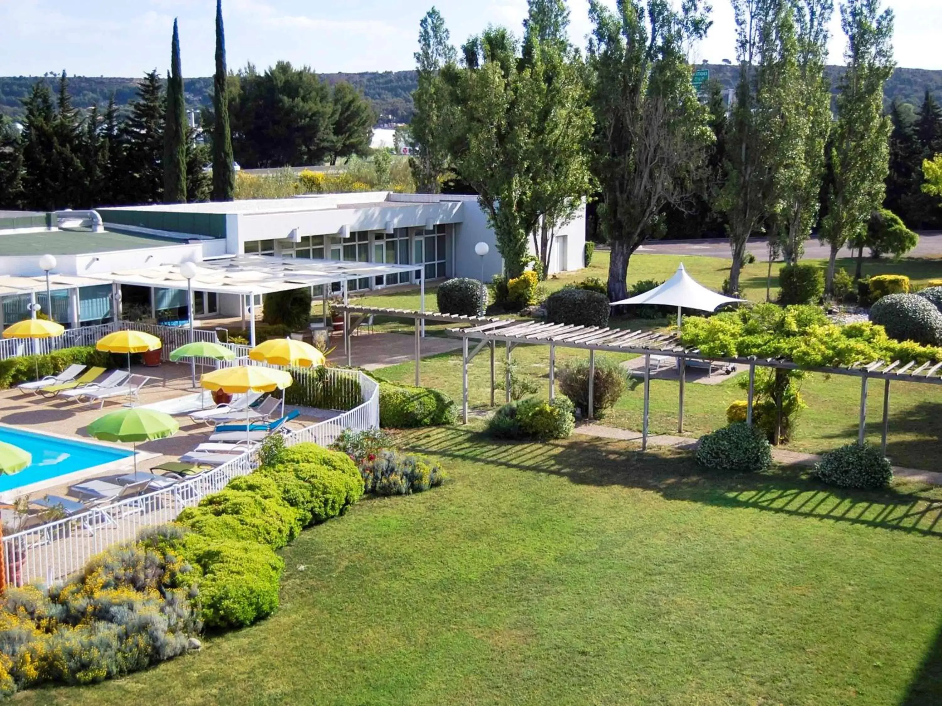 On site, Swimming Pool in ibis Styles Marseille Aéroport