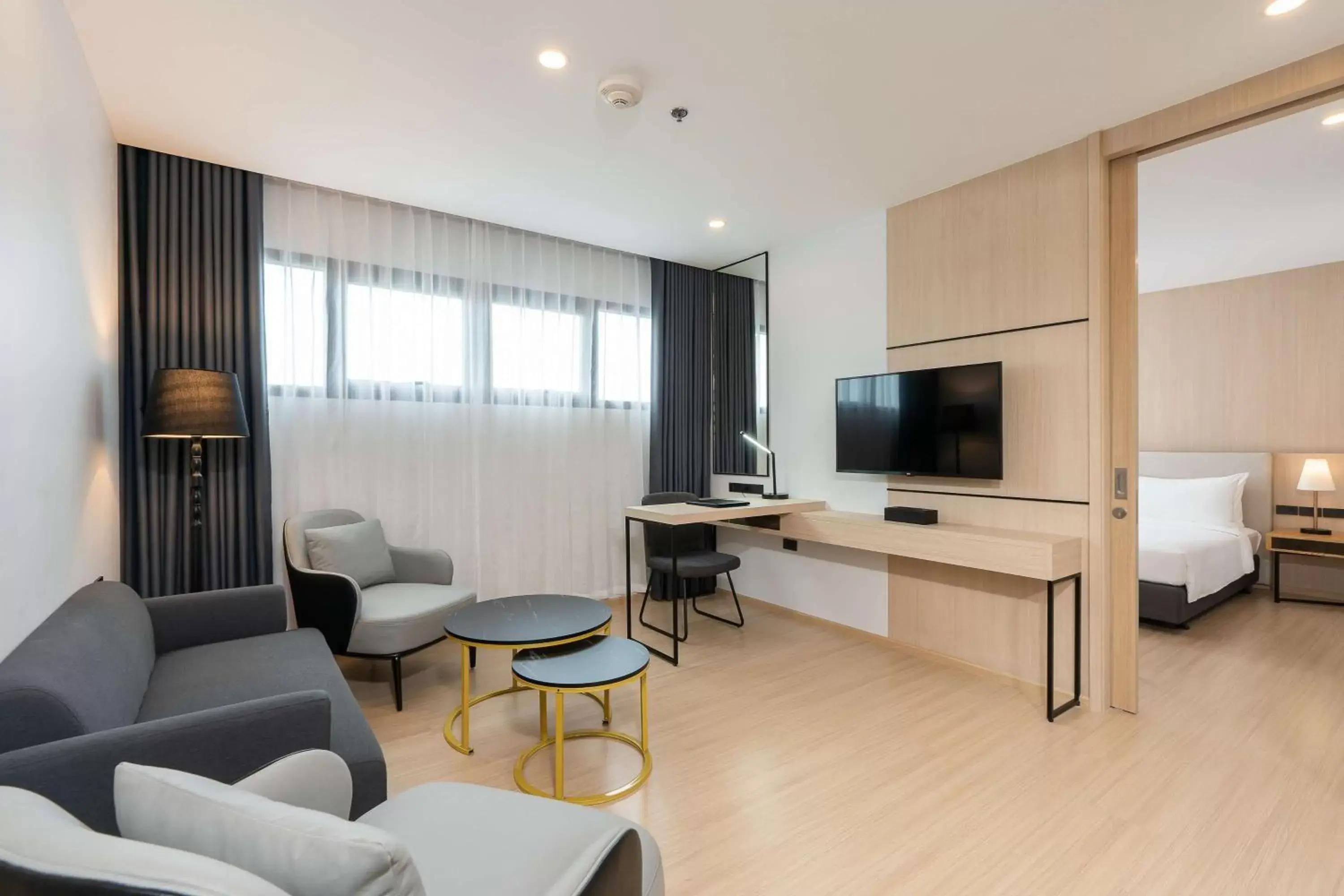 Bedroom, TV/Entertainment Center in Best Western Nada Don Mueang Airport hotel