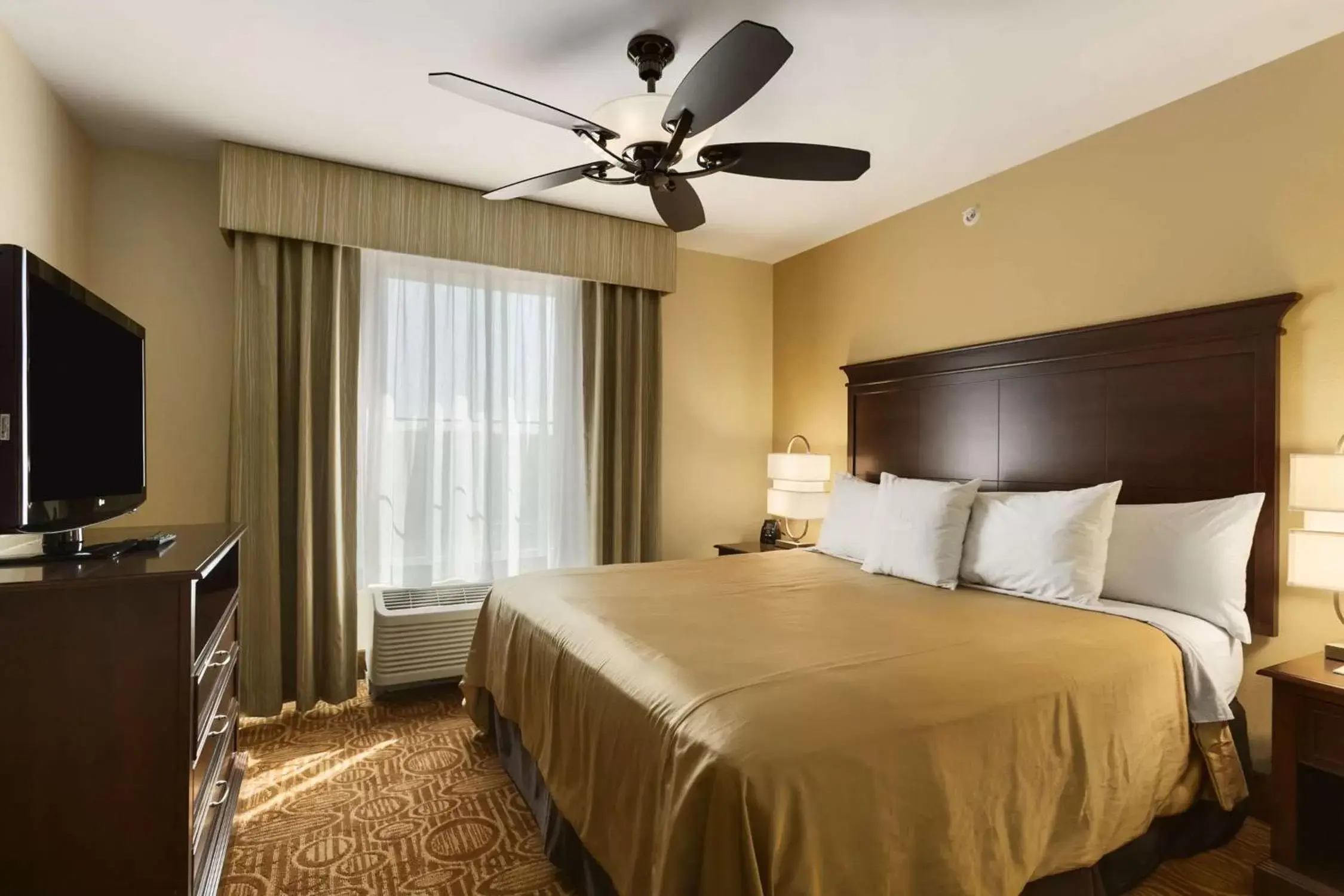 Bed in Homewood Suites by Hilton Binghamton/Vestal