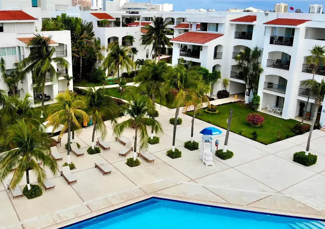 Property building, Pool View in Beachscape Kin Ha Villas & Suites