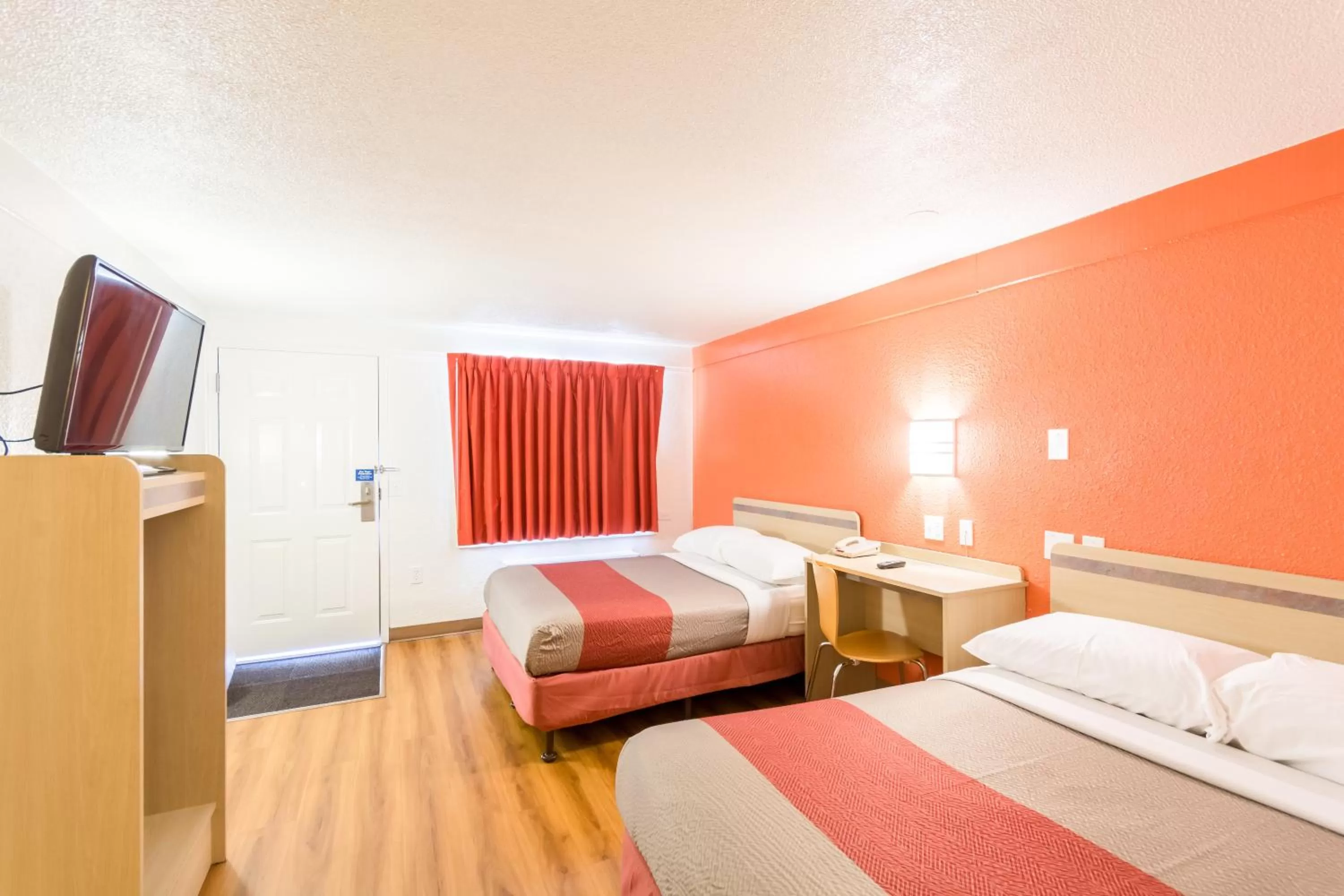 Bedroom, Bed in Travelodge by Wyndham Essington / Philadelphia Airport