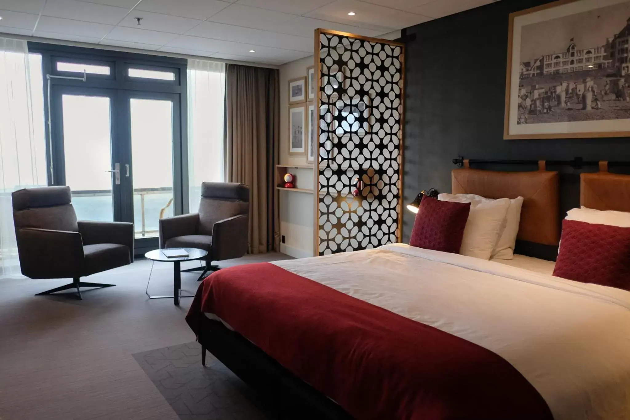 Photo of the whole room, Bed in Two Brothers Noordwijk Beach