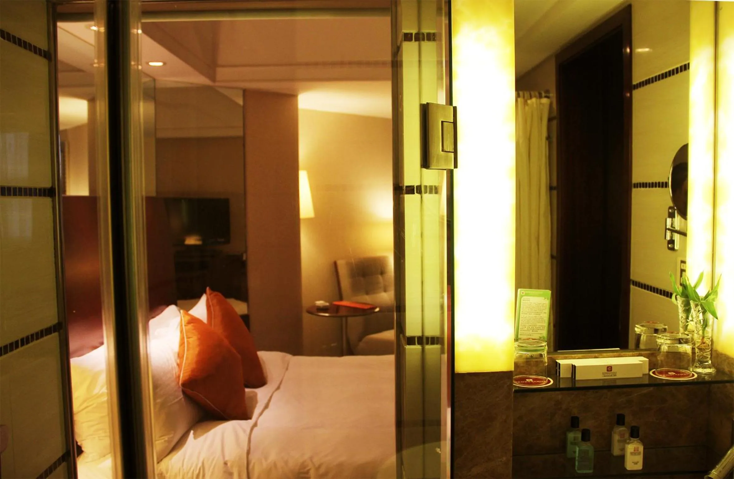 Decorative detail, Bed in Merry Hotel Shanghai (Former Rendezvous Merry Hotel Shanghai)