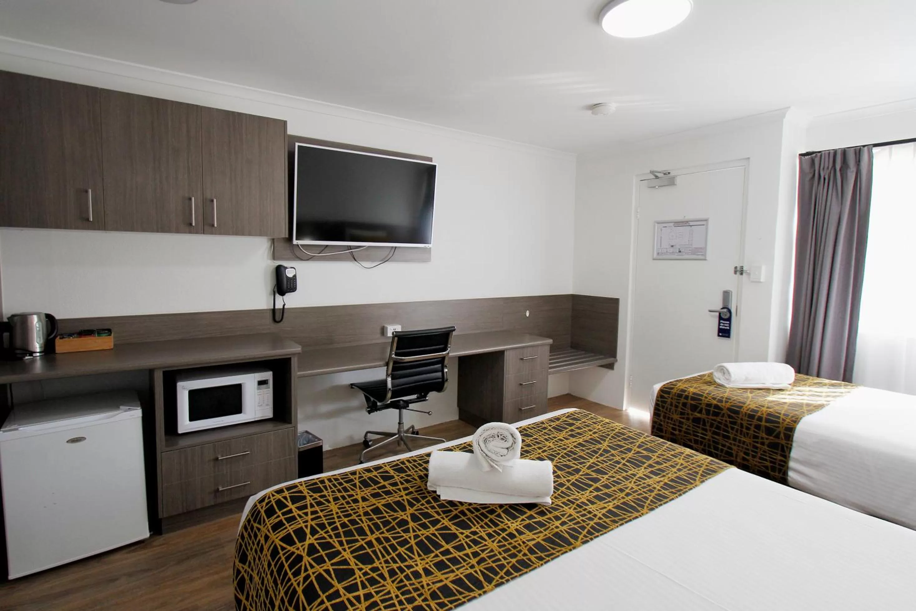 Photo of the whole room, Bed in The Stirling Motel