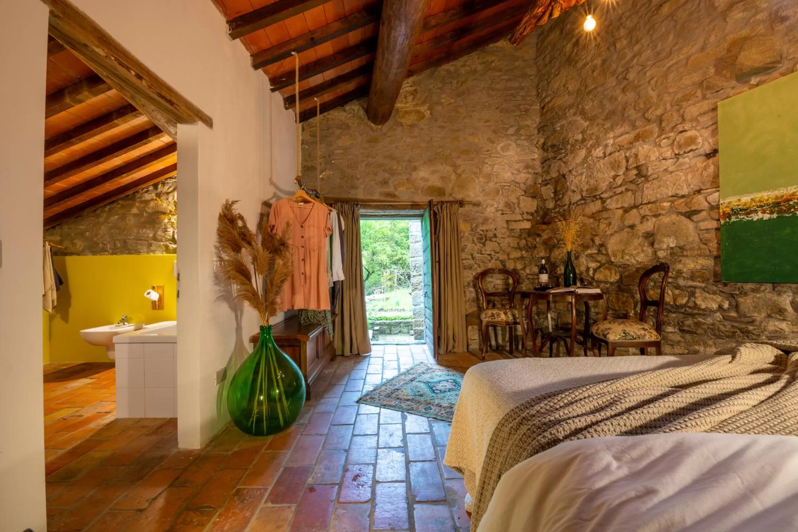 Photo of the whole room in novanta nature retreat