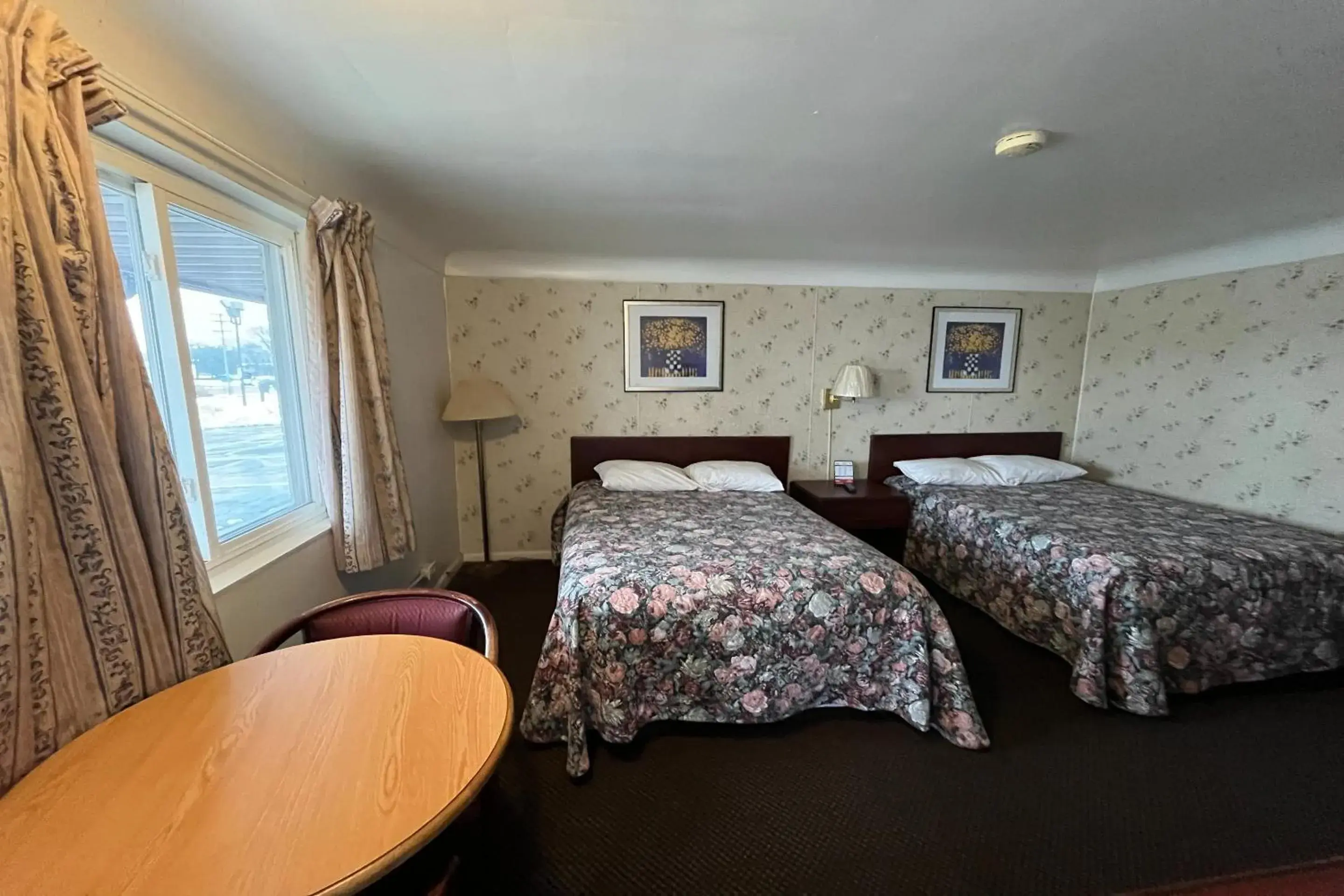 Bedroom, Bed in Bay Motel
