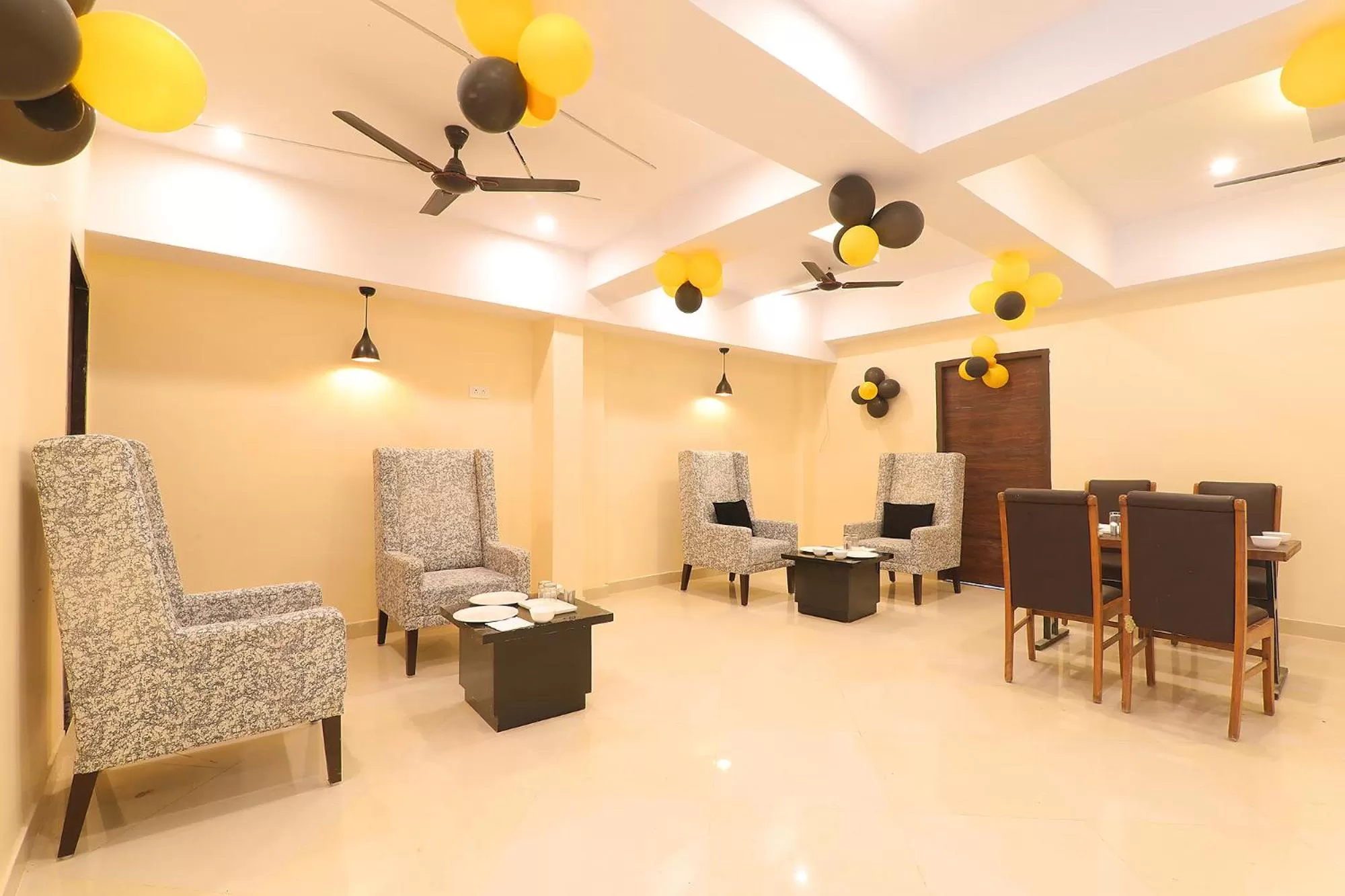 Restaurant/places to eat in FabHotel Blueark