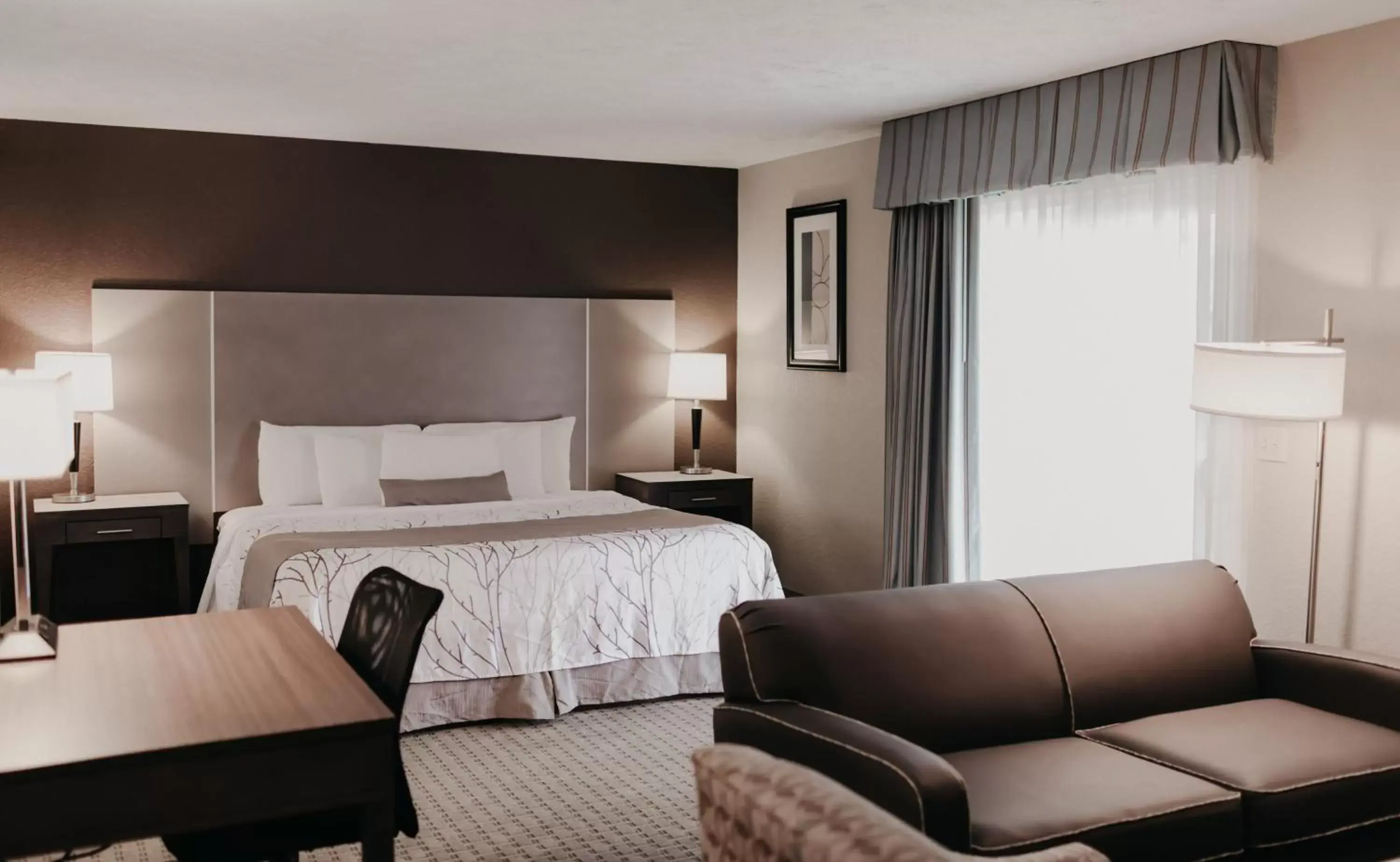 Bedroom, Bed in Eastland Suites Hotel & Conference Center