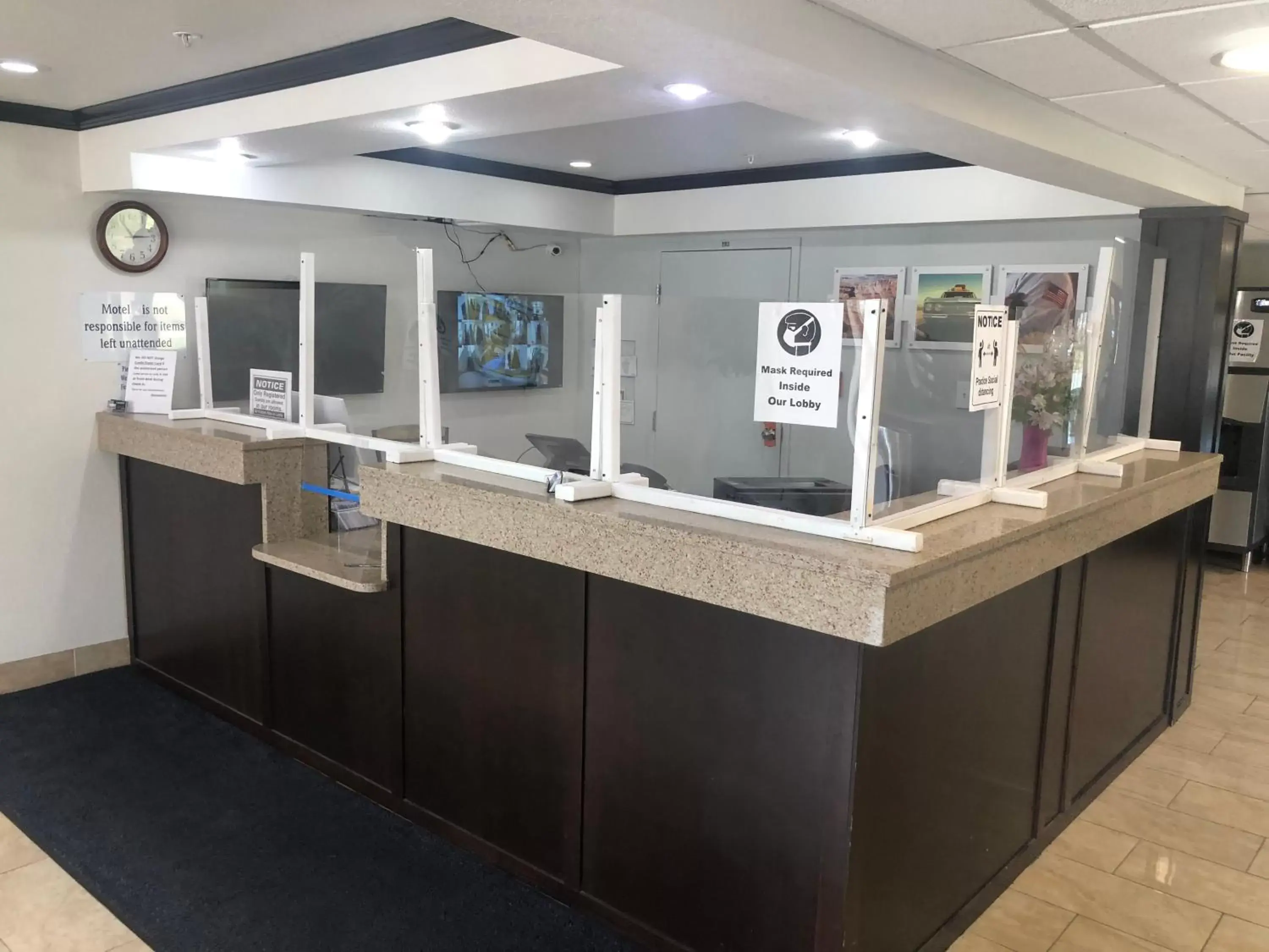 Staff, Lobby/Reception in Motel 6 Peoria