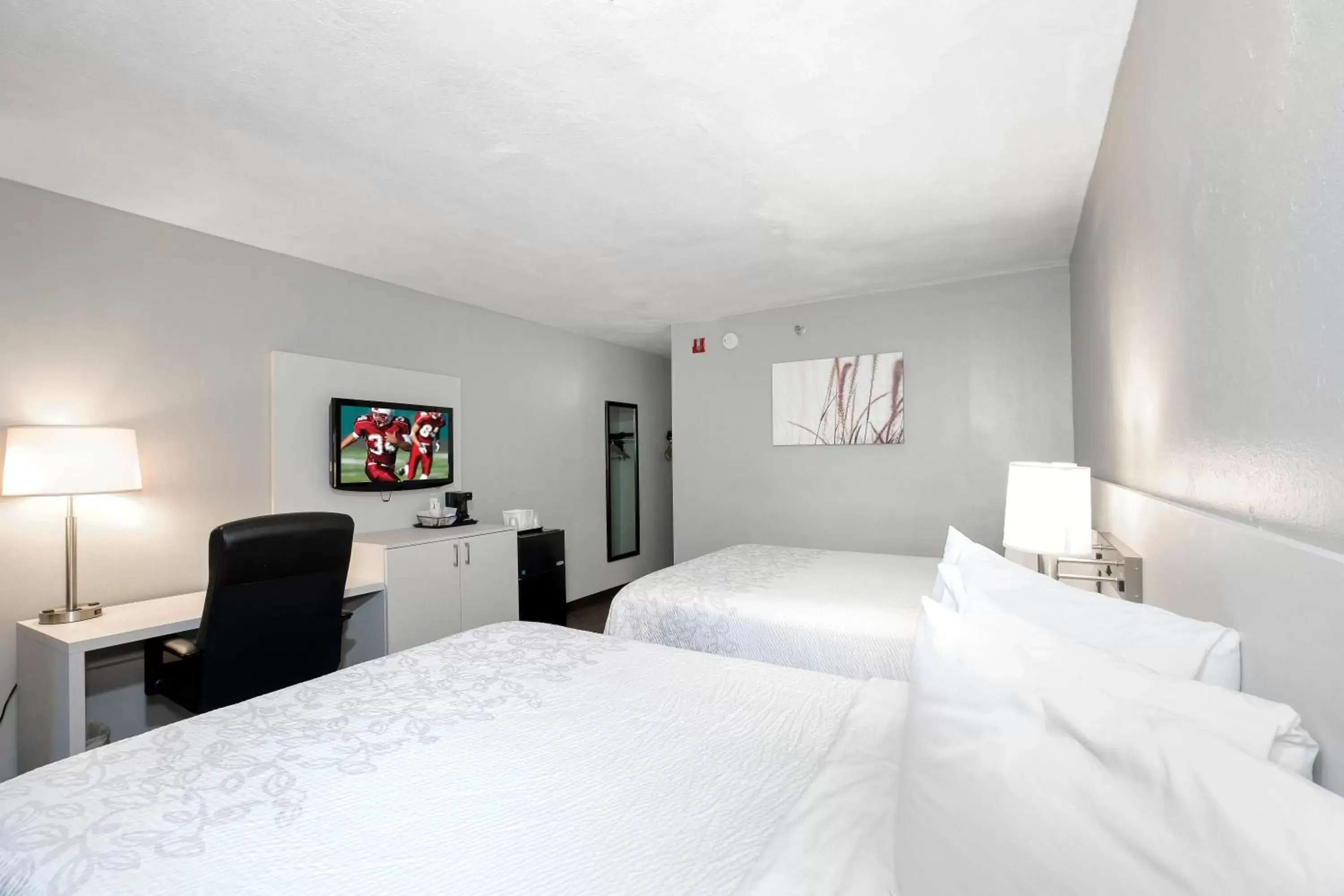 Photo of the whole room, Room Photo in Red Roof Inn PLUS Orlando-Convention Center- Int'l Dr Photo of the whole room, Room Photo in Red Roof Inn PLUS Orlando-Convention Center- Int'l Dr