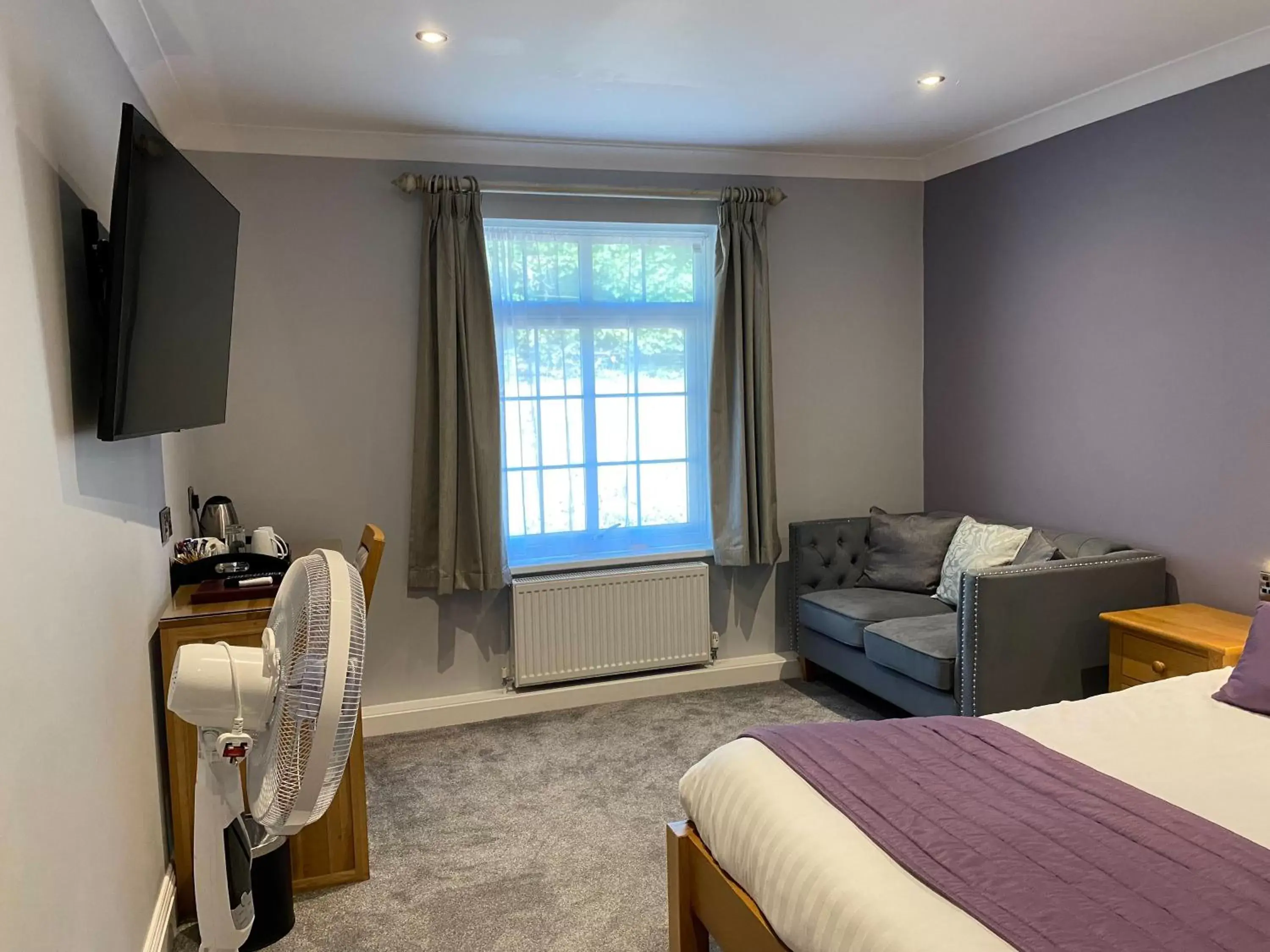 Bedroom, Bed in Exeter Court Hotel Bedroom, Bed in Exeter Court Hotel