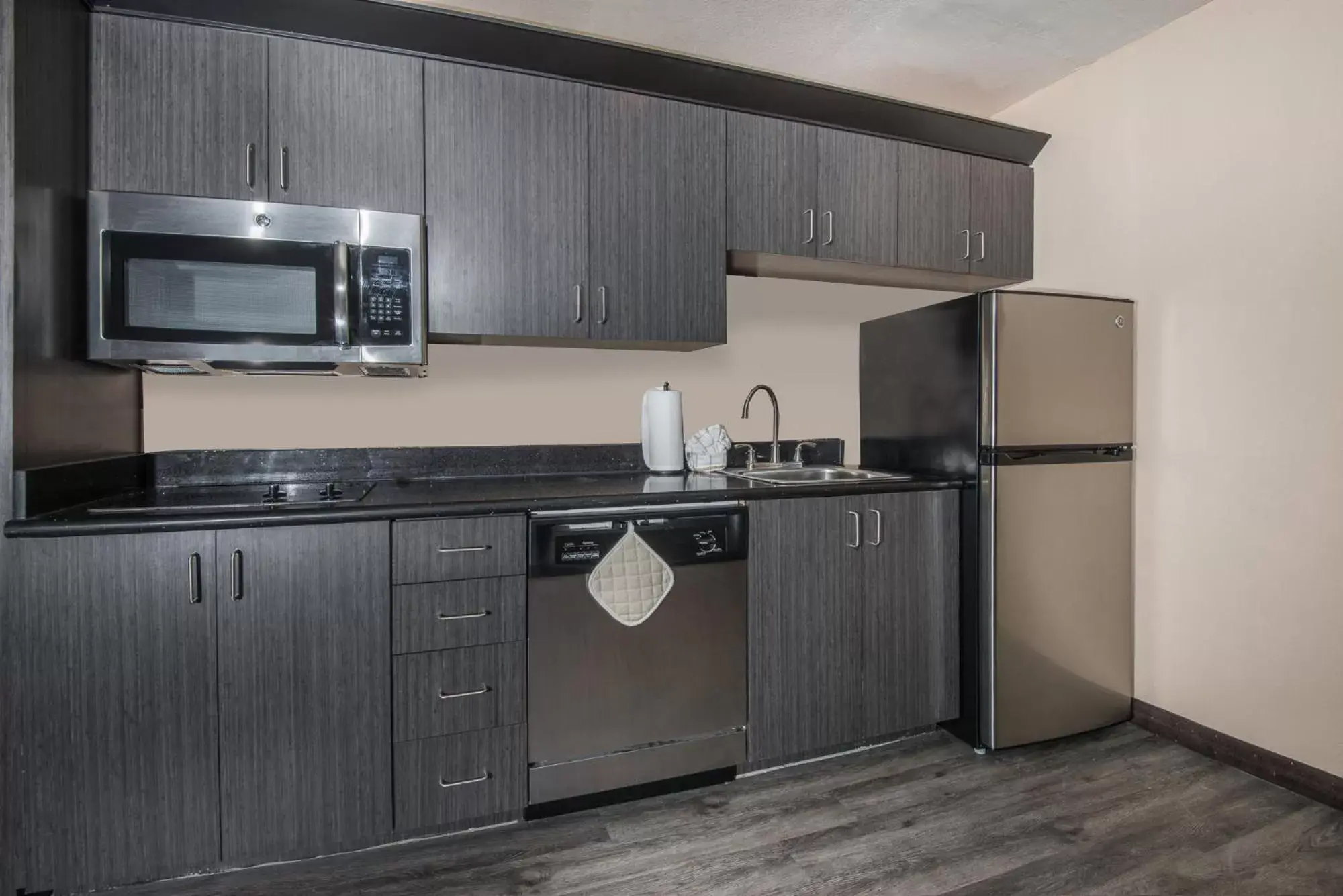 Kitchen/Kitchenette in Hawthorn Suites Las Vegas