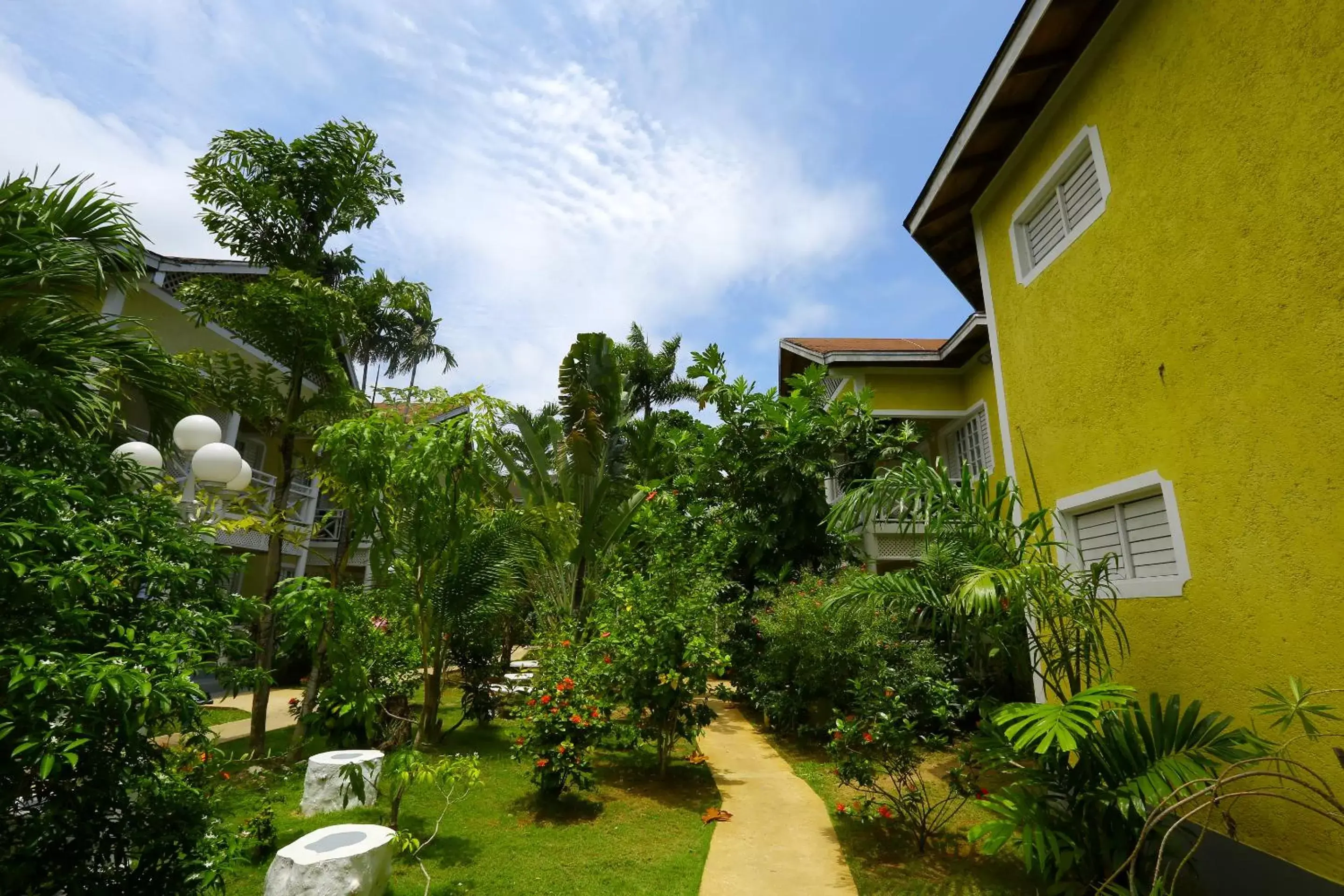 Garden, Property Building in Merrils Beach Resort II