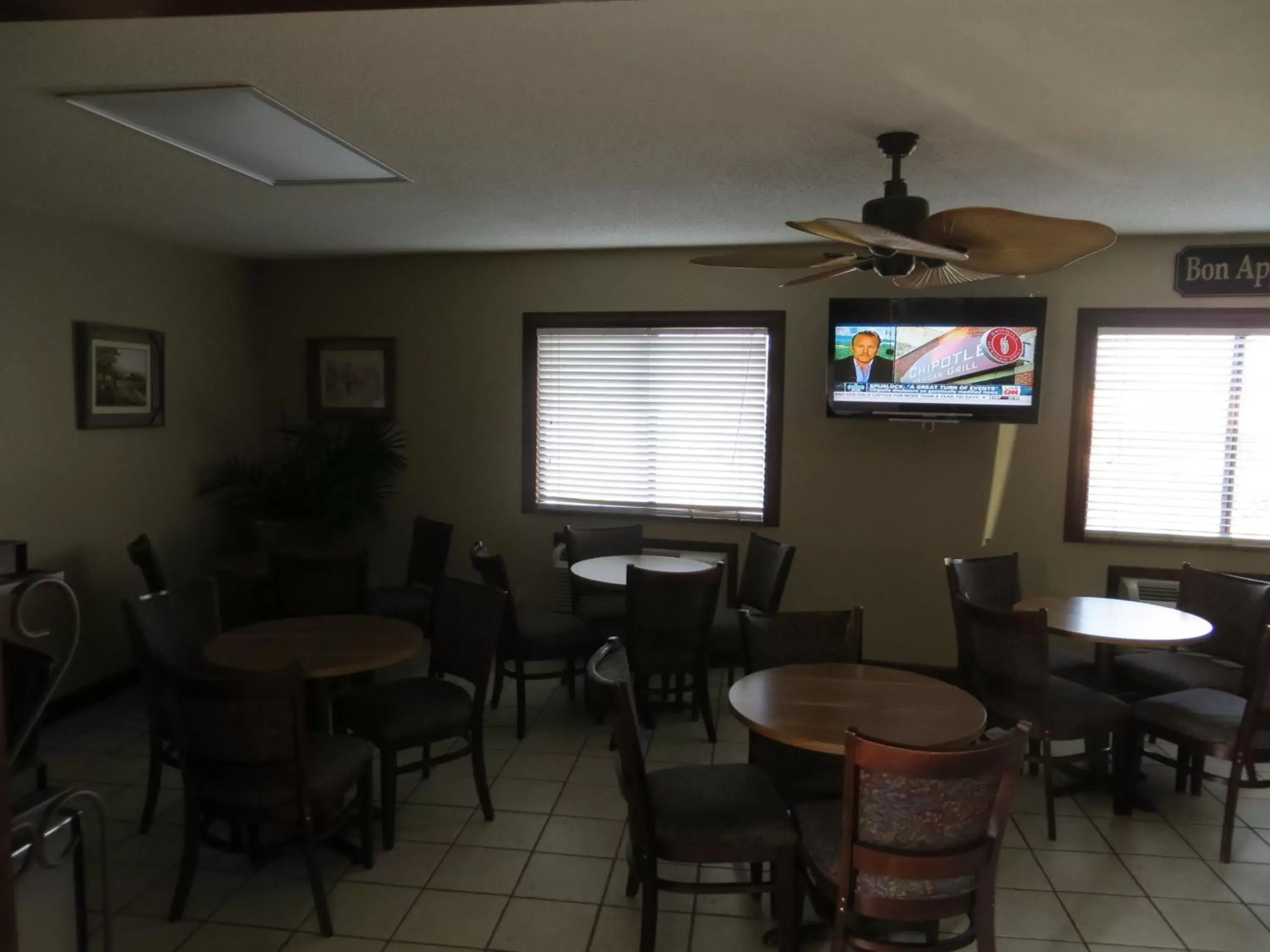 Restaurant/places to eat, Lounge/Bar in Super 8 by Wyndham Hot Springs