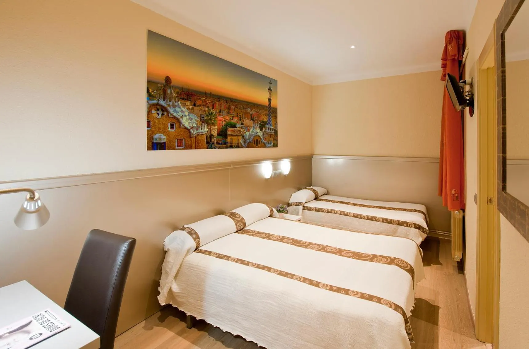 Bed in Hostal Barcelona