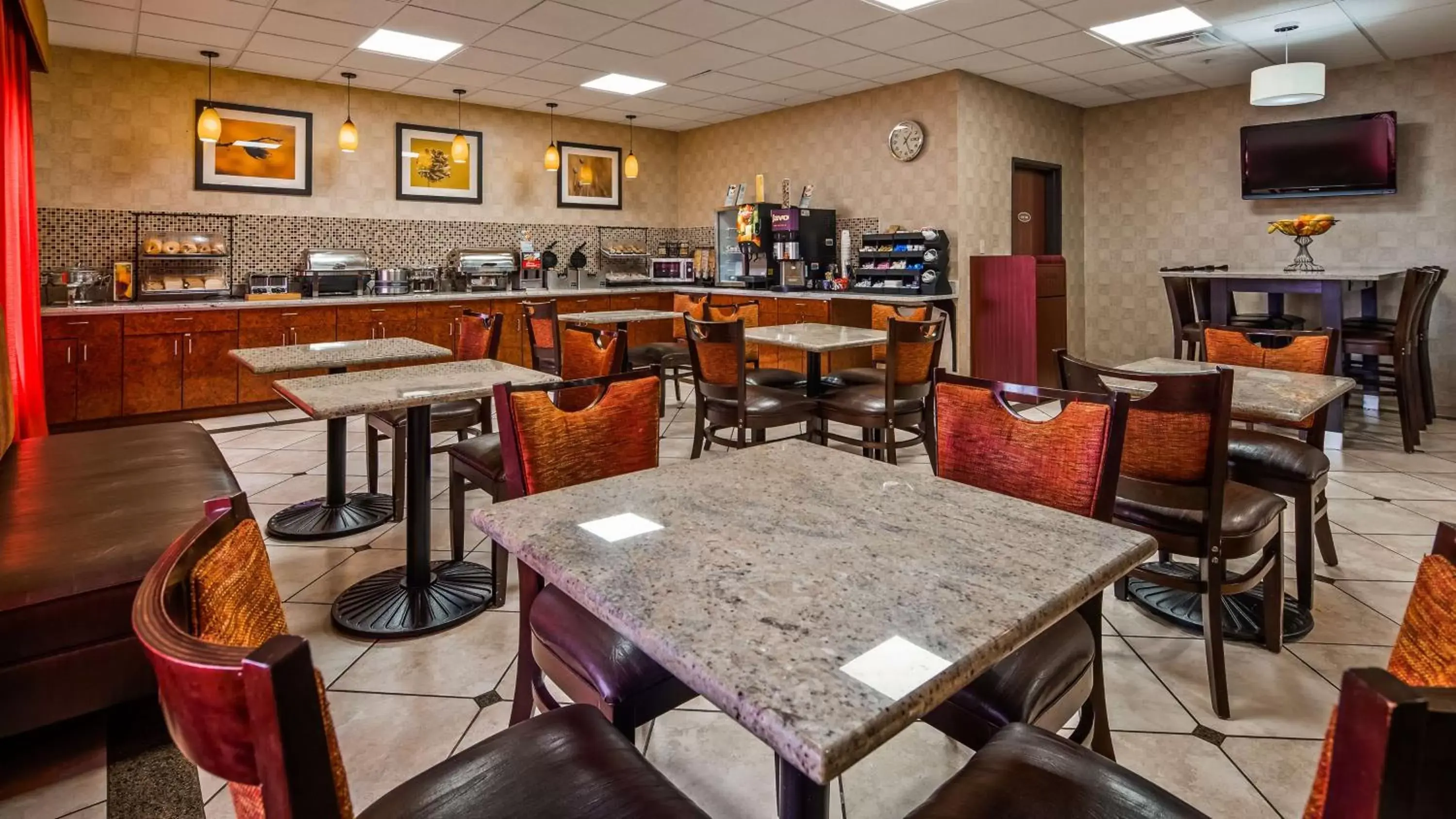 Breakfast, Restaurant/Places to Eat in Best Western Plus Memorial Inn & Suites