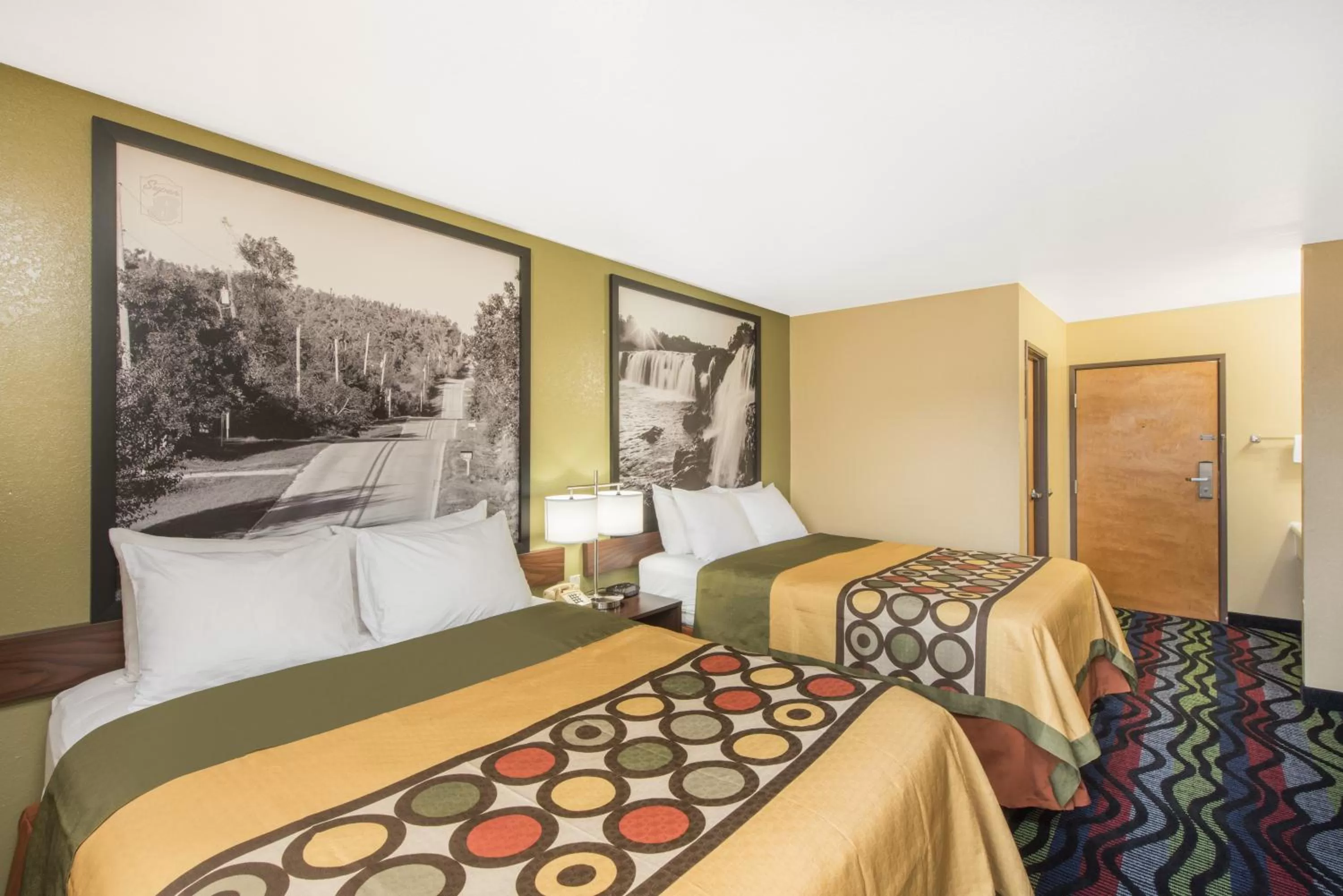 Bed in Super 8 by Wyndham Farmington